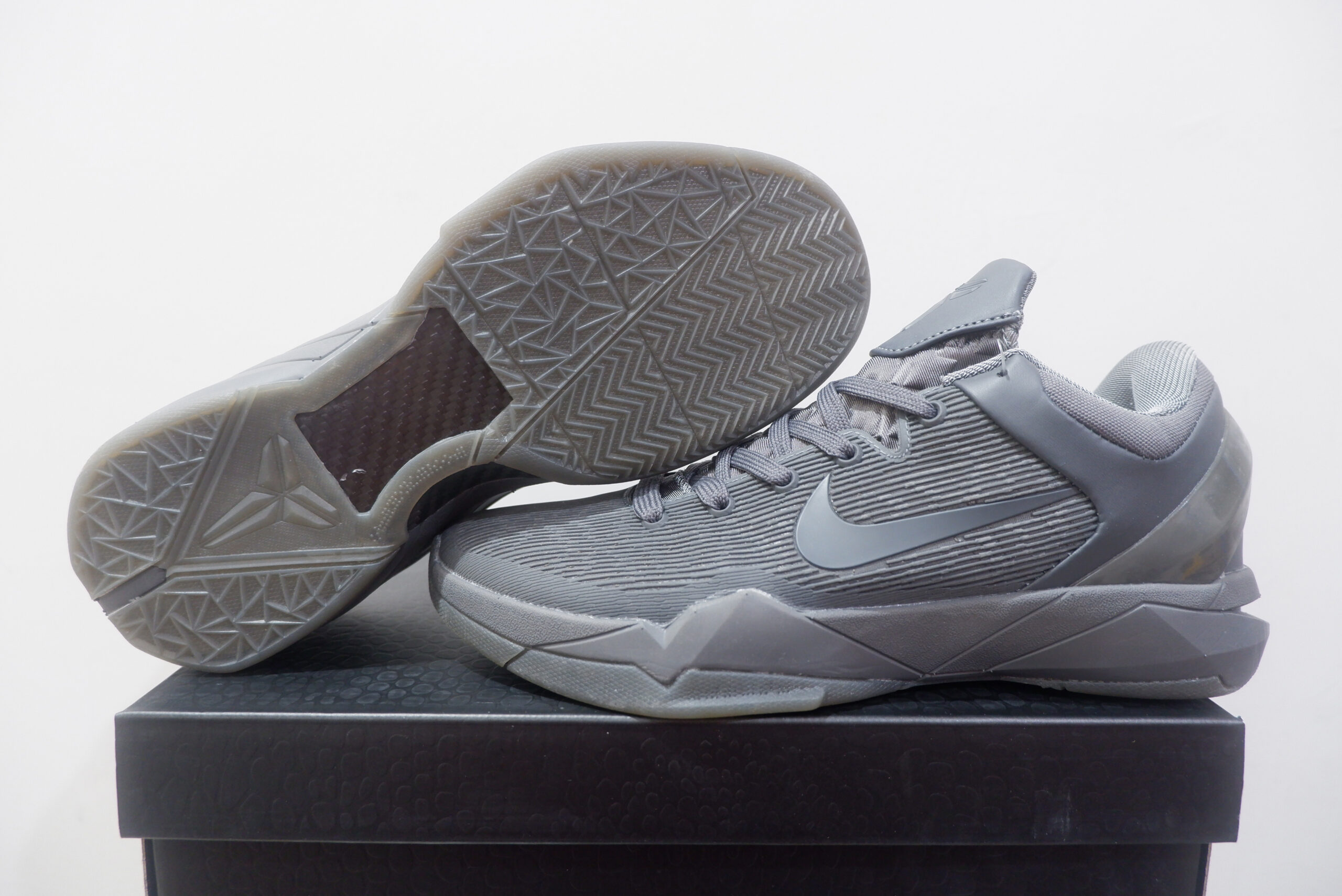 NIKE KOBE 7 PROTRO LOW FADE TO BLACK