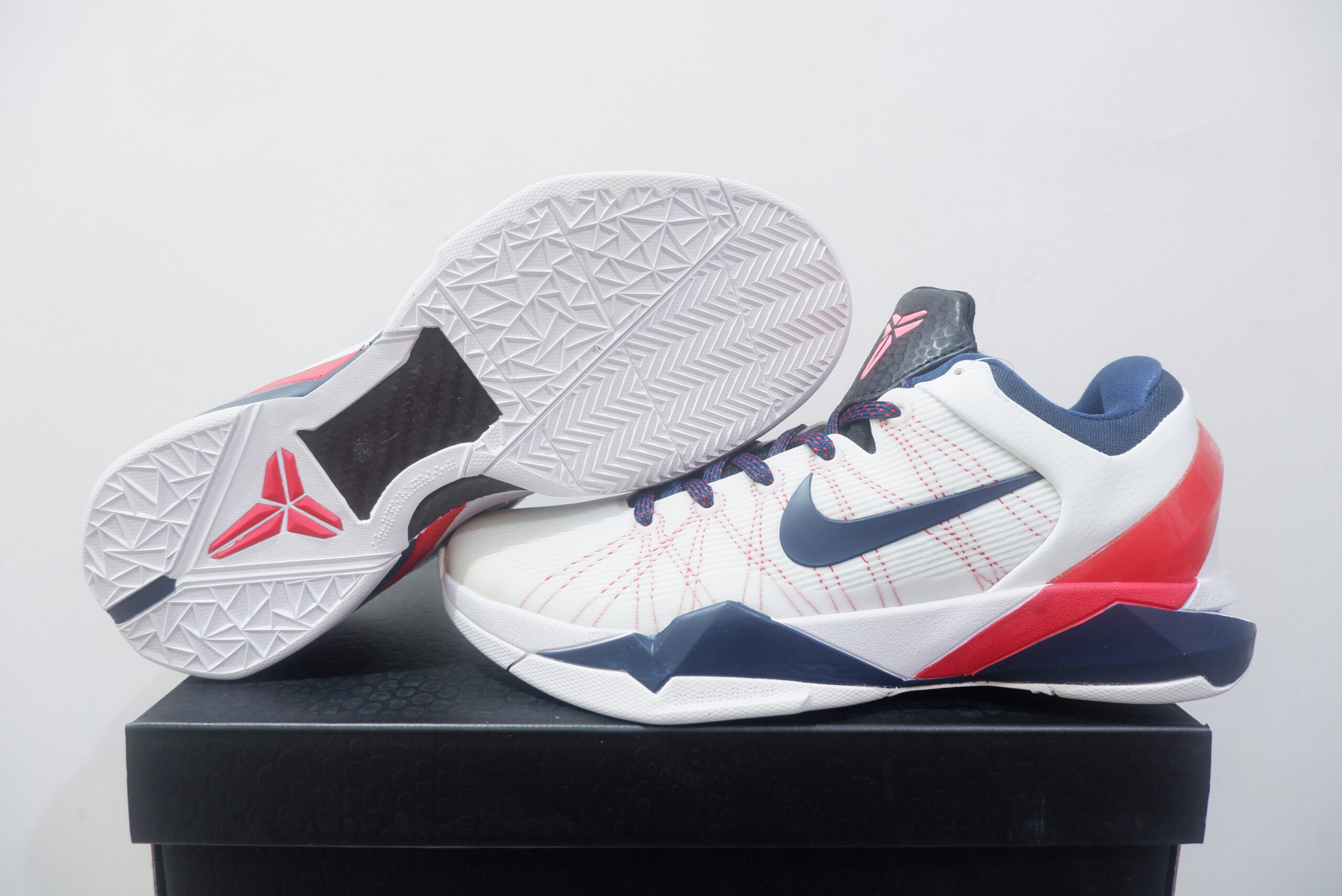 NIKE KOBE 7 PROTRO LOW OLYMPICS