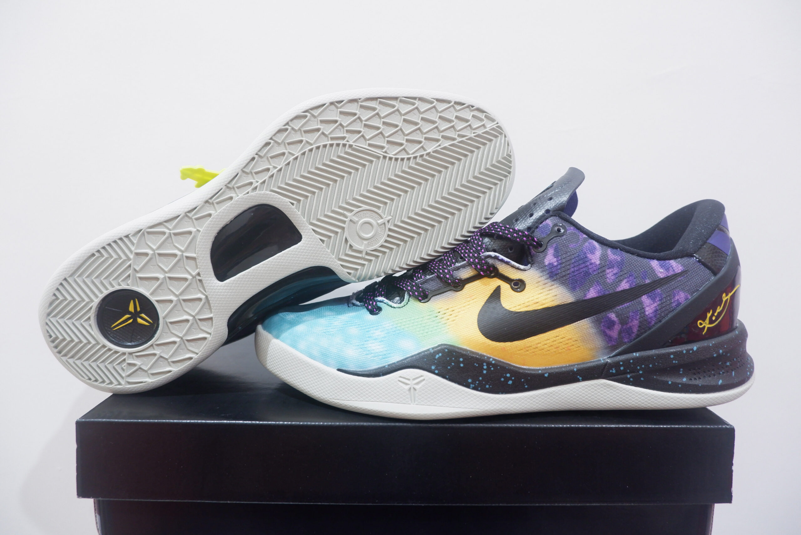 NIKE KOBE 8 PROTRO LOW EASTER