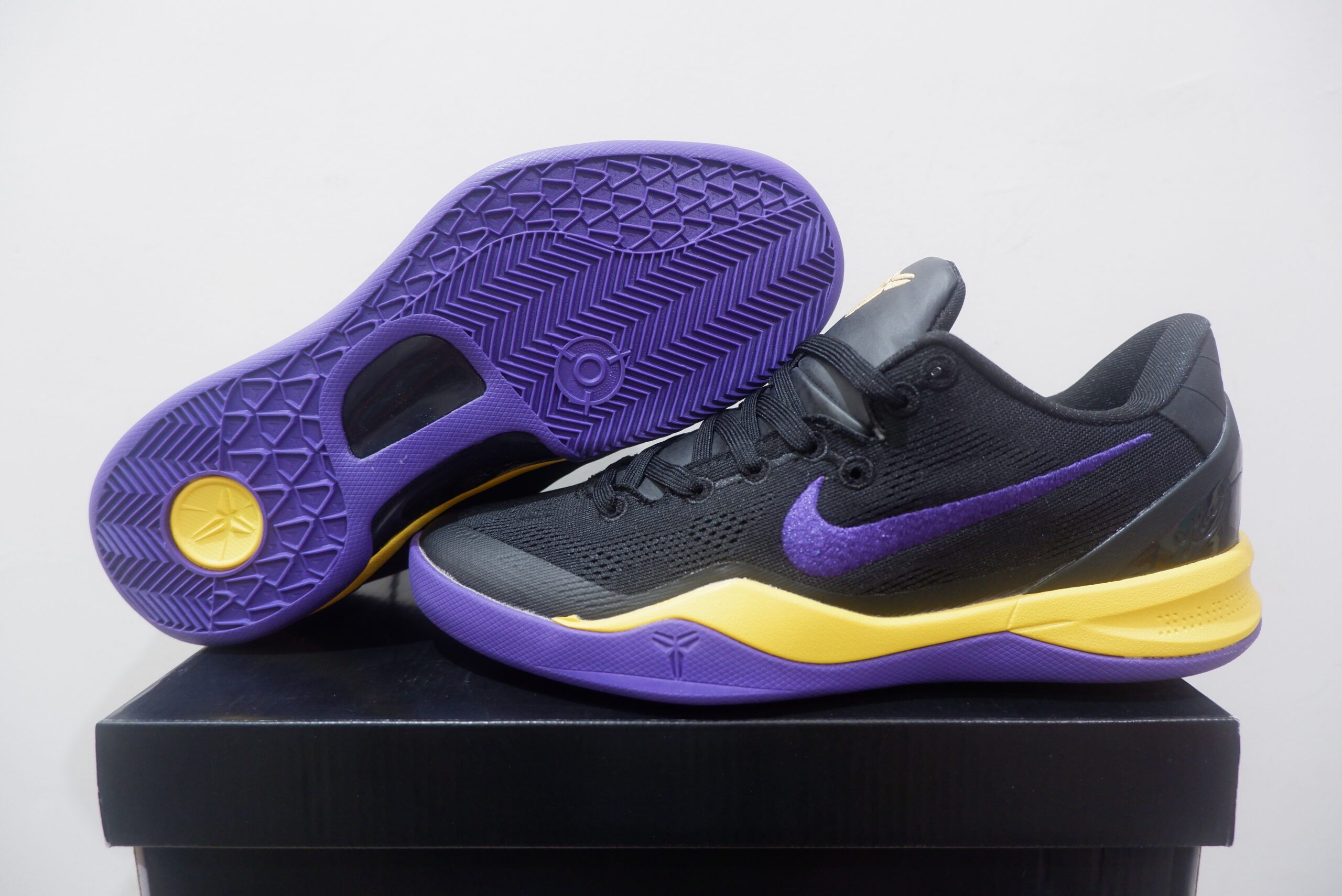 NIKE KOBE 8 PROTRO LOW LAKERS AWAY