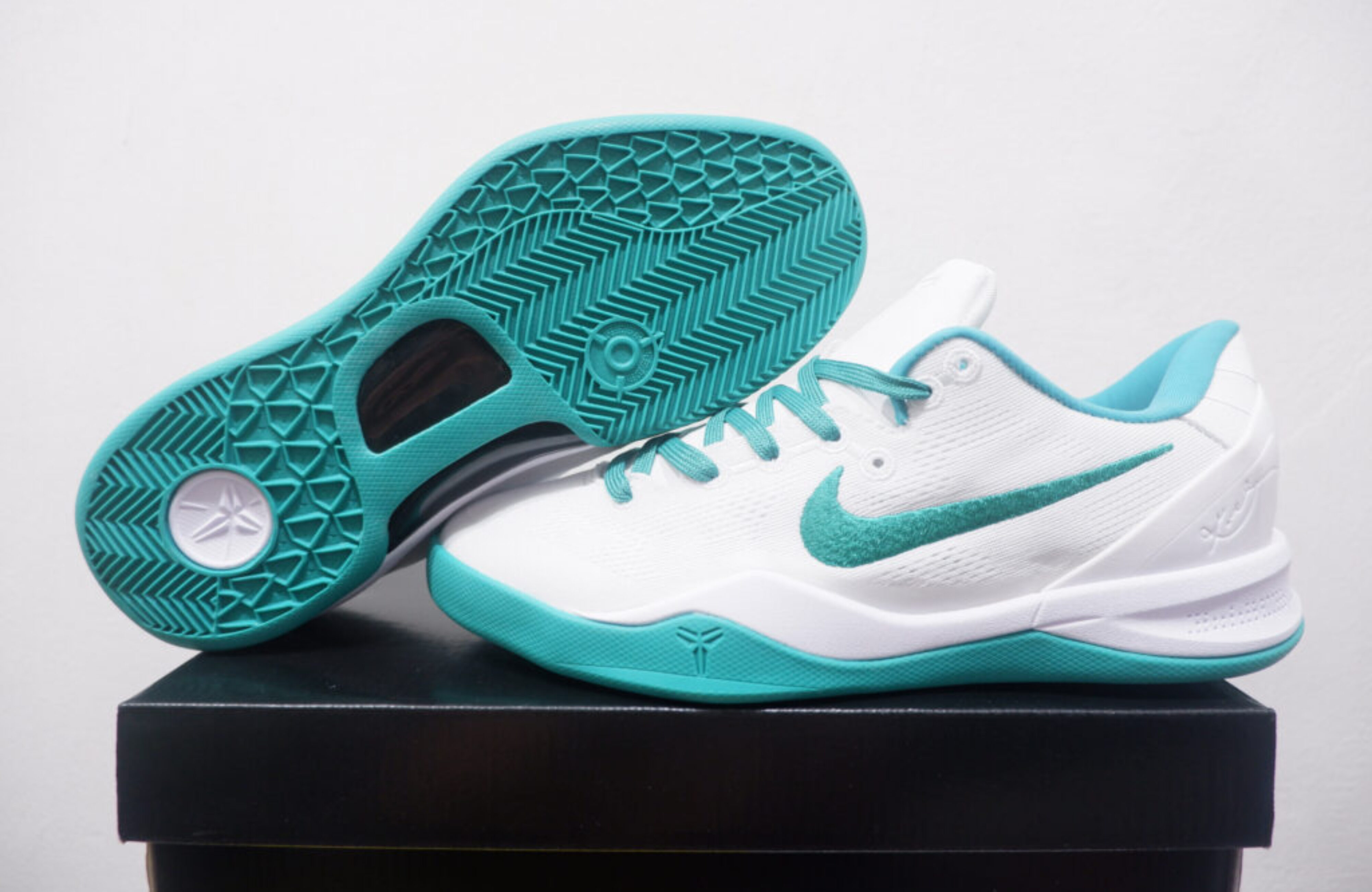 NIKE KOBE 8 PROTRO LOW RADIENT EMERALD
