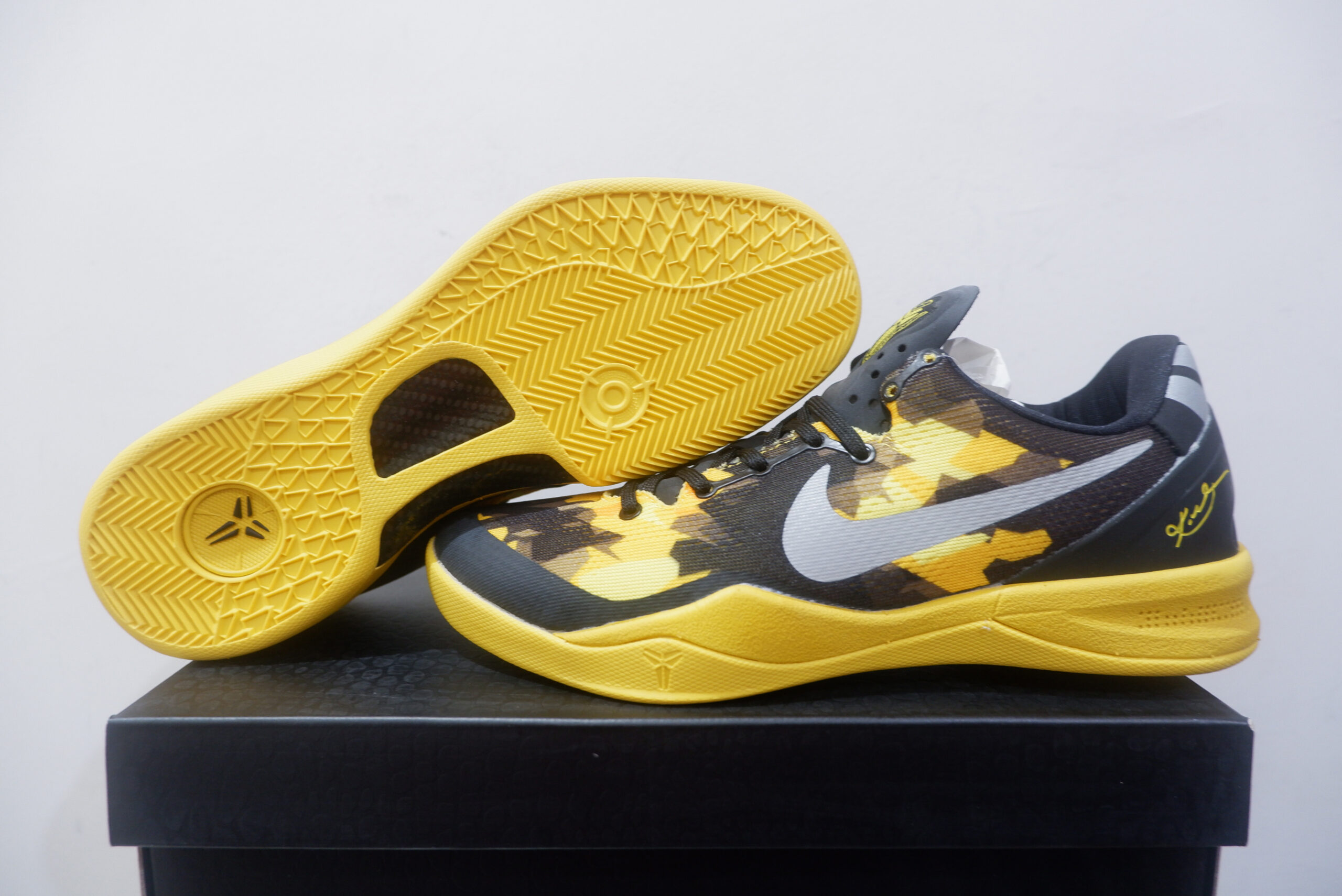 NIKE KOBE 8 PROTRO LOW SULFUR