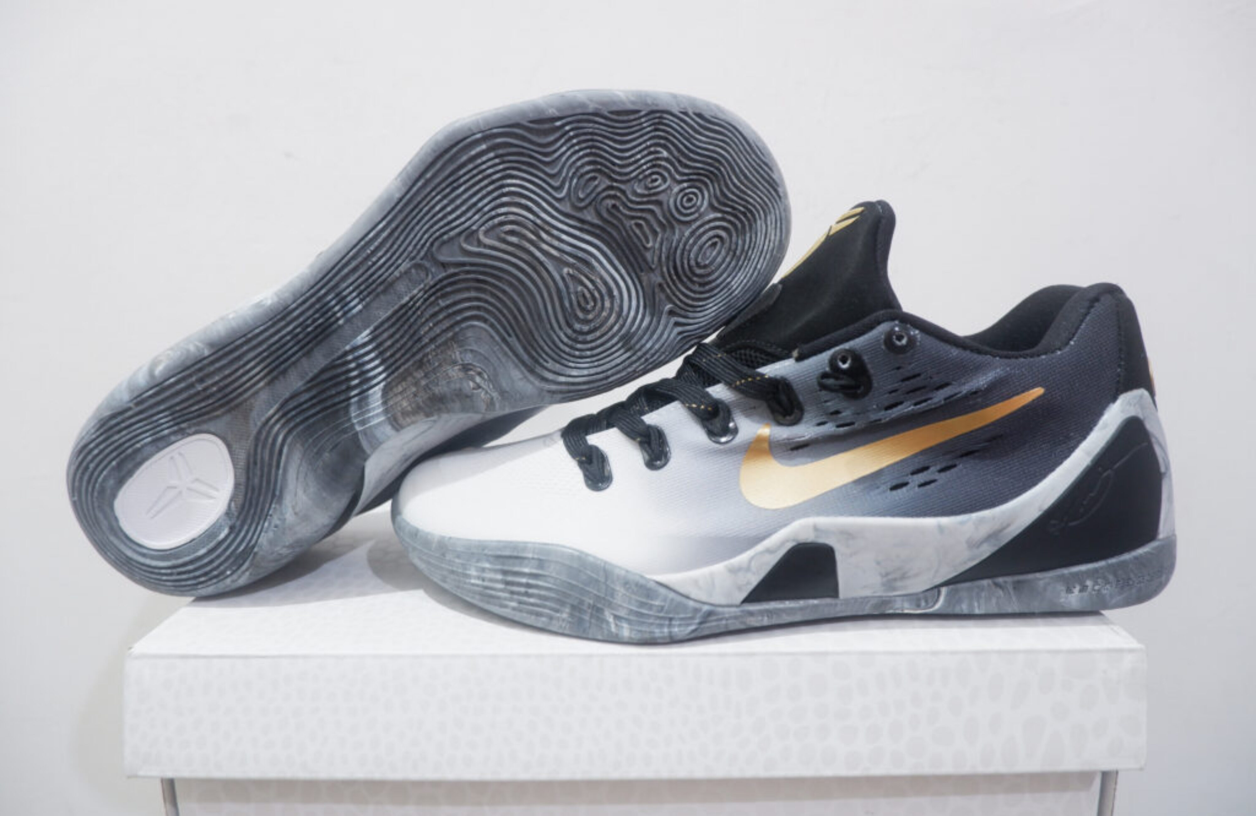 NIKE KOBE 9 EM PROTRO LOW MAMBACITA SIZE 36-39