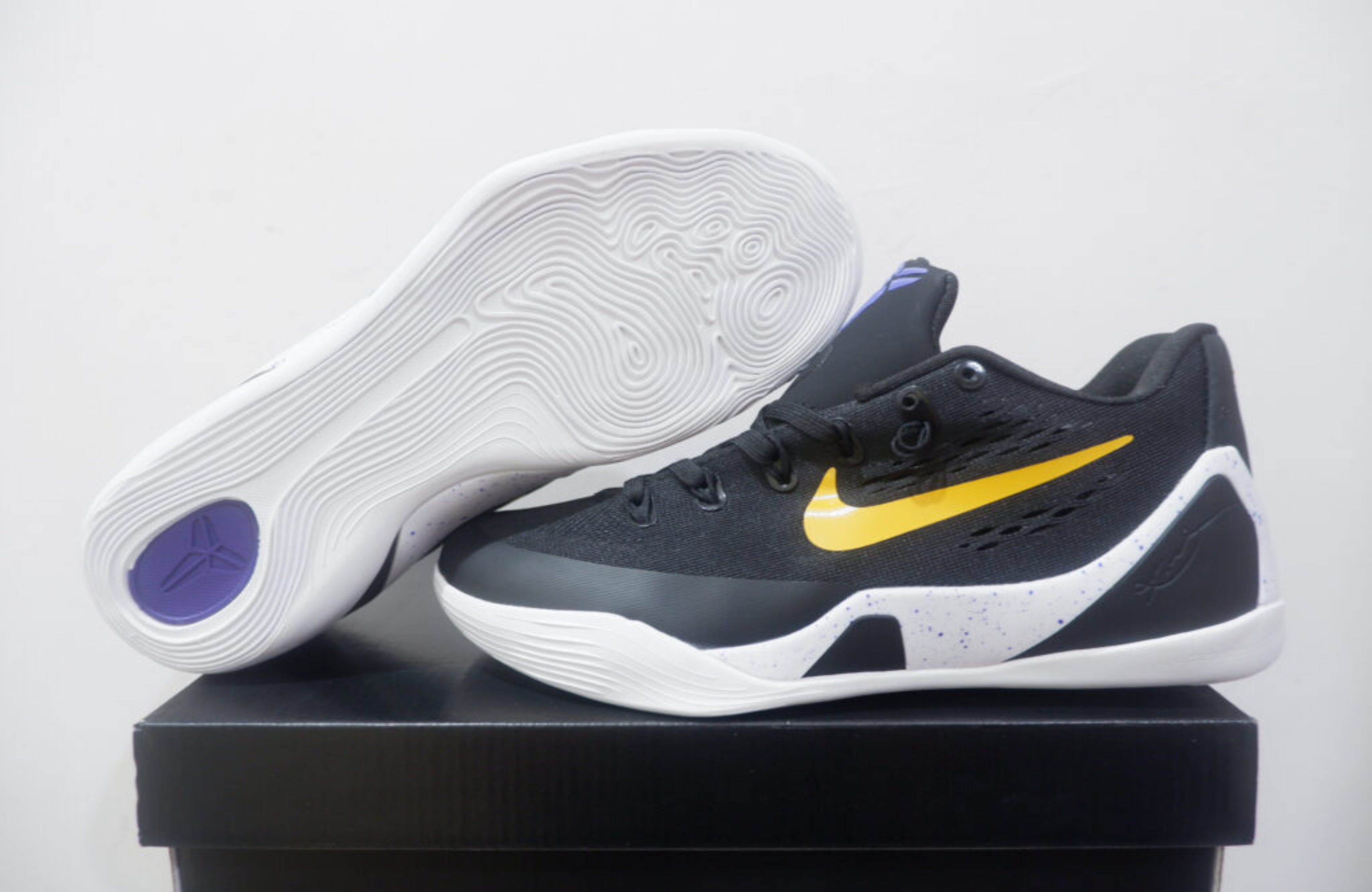 NIKE KOBE 9 EM PROTRO LOW TB BLACK UNIVERSITY GOLD