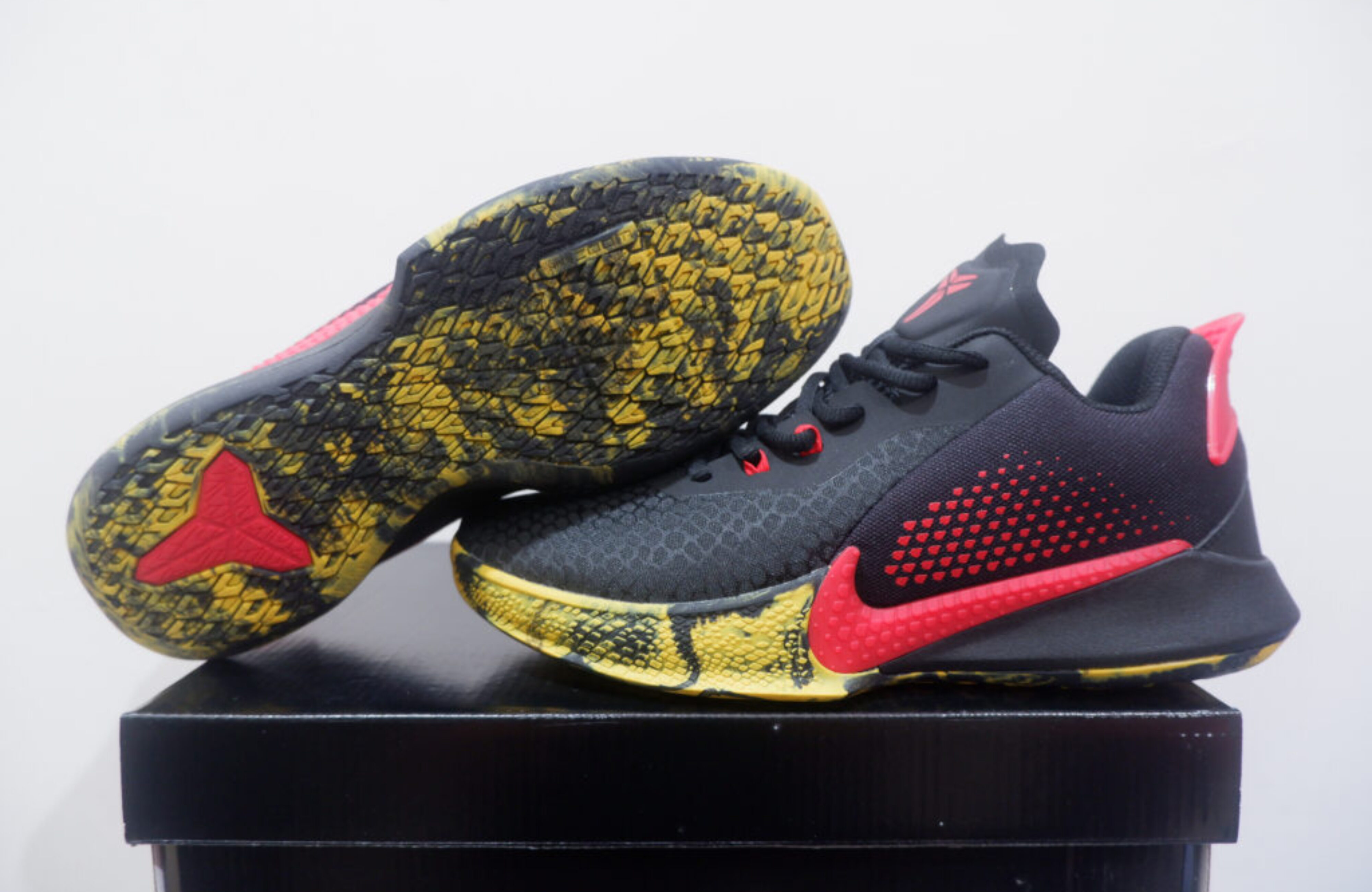 NIKE KOBE MAMBA FURY LOW BLACK RED