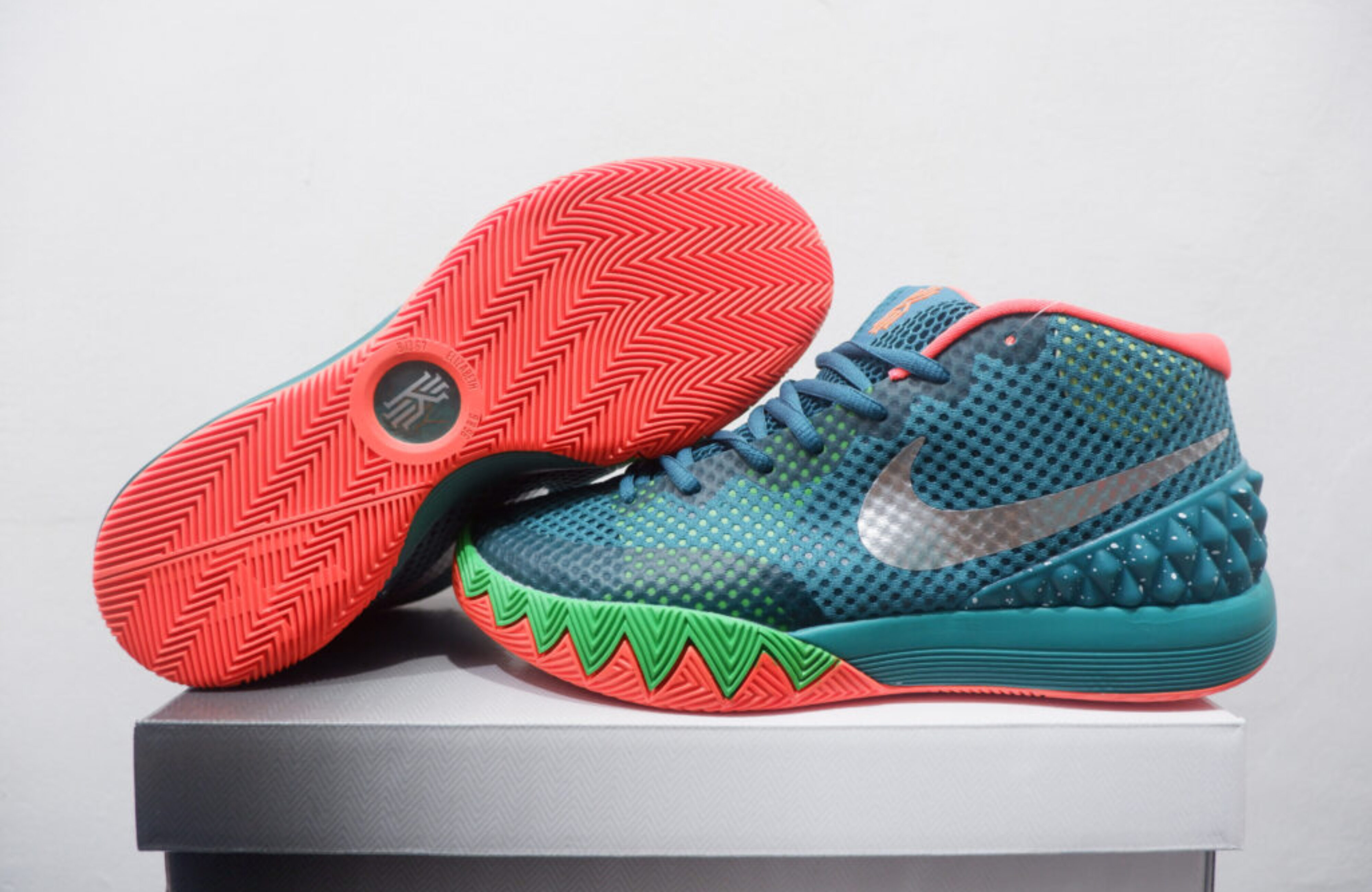 NIKE KYRIE 1 HIGH FLYTRAP