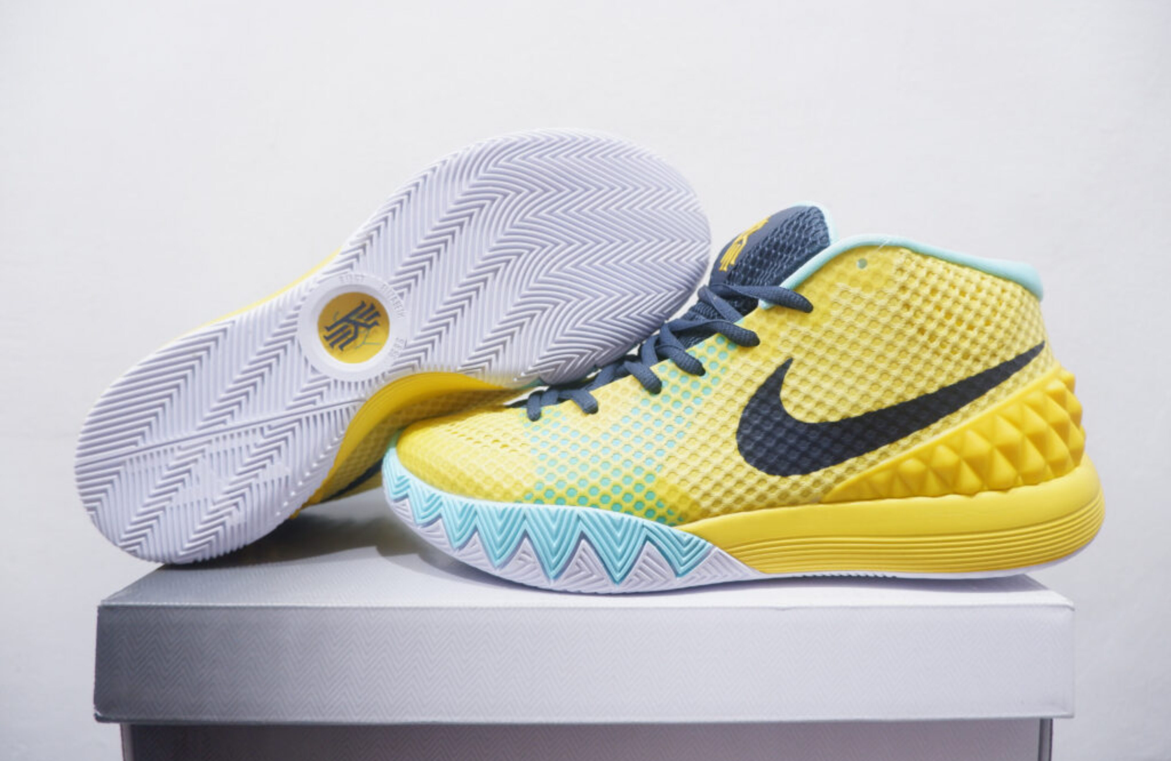 NIKE KYRIE 1 HIGH LETTERMAN