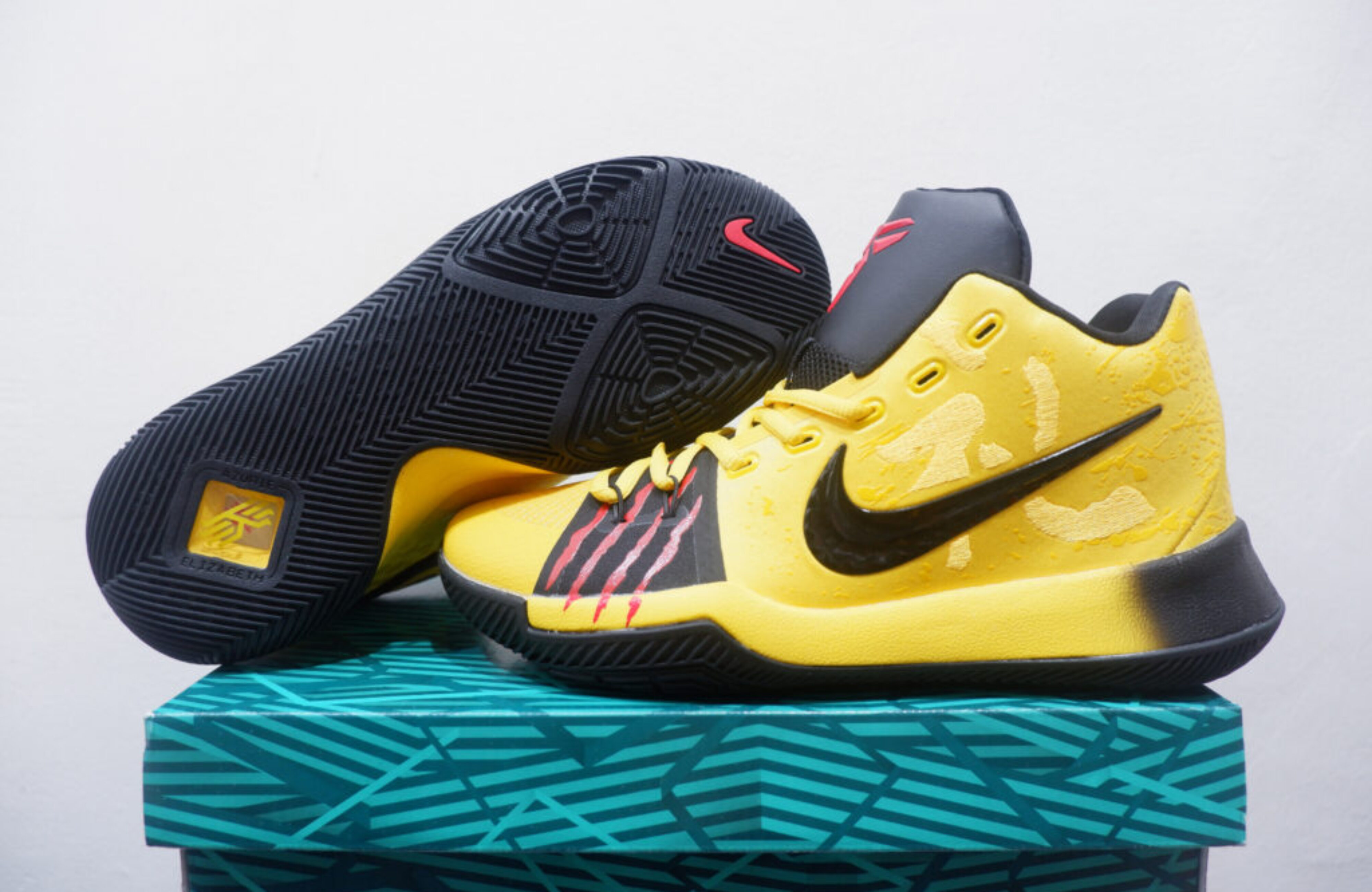 NIKE KYRIE 3 HIGH BRUCE LEE