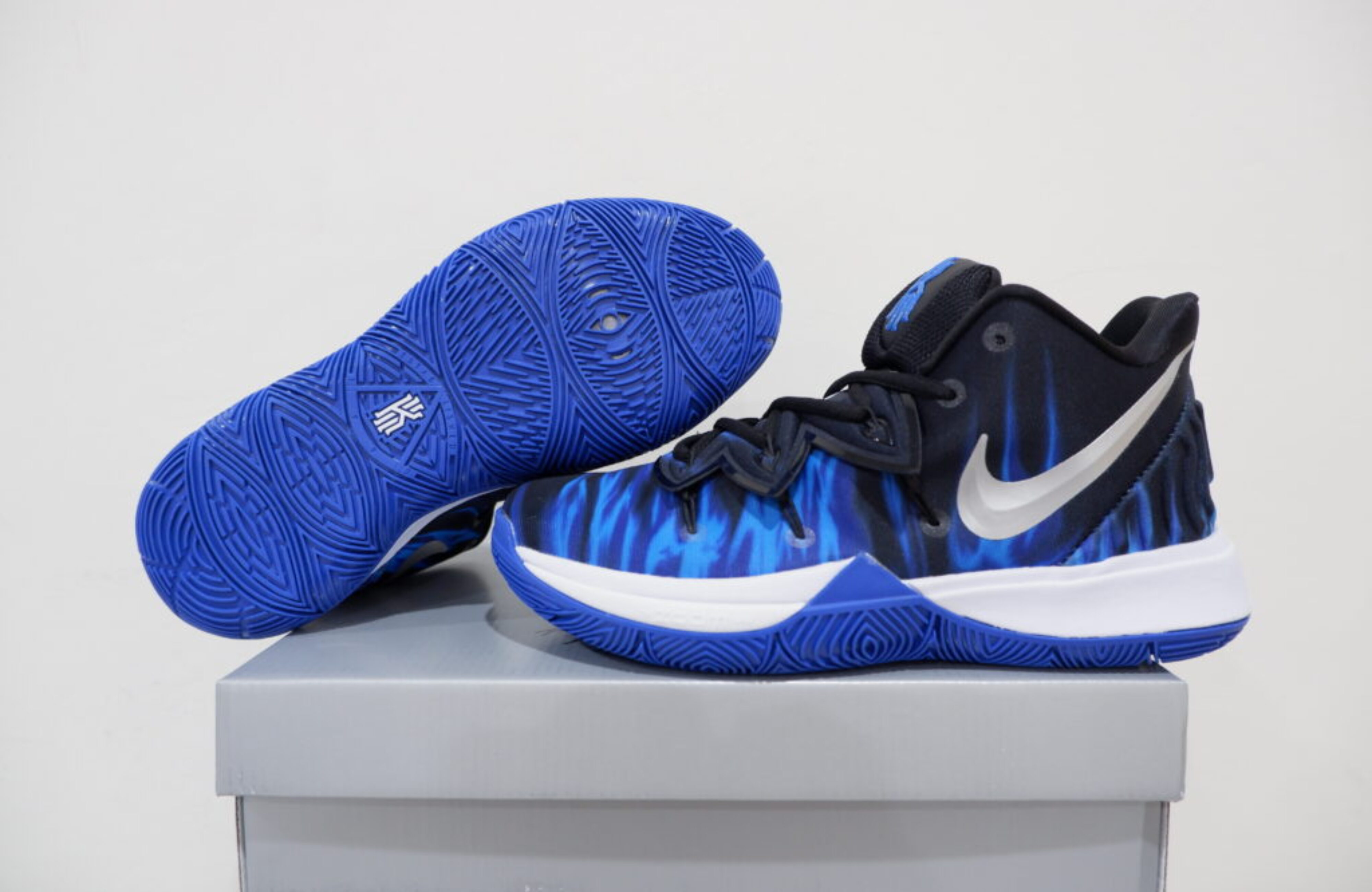 NIKE KYRIE 5 HIGH DUKE BLUE DEVILS
