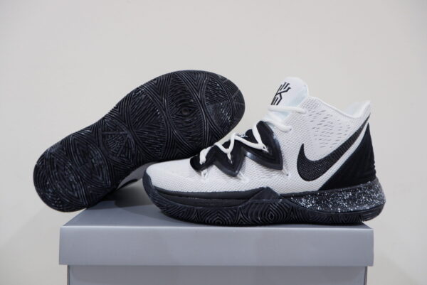 KIDS NIKE KYRIE 5 HIGH OREO