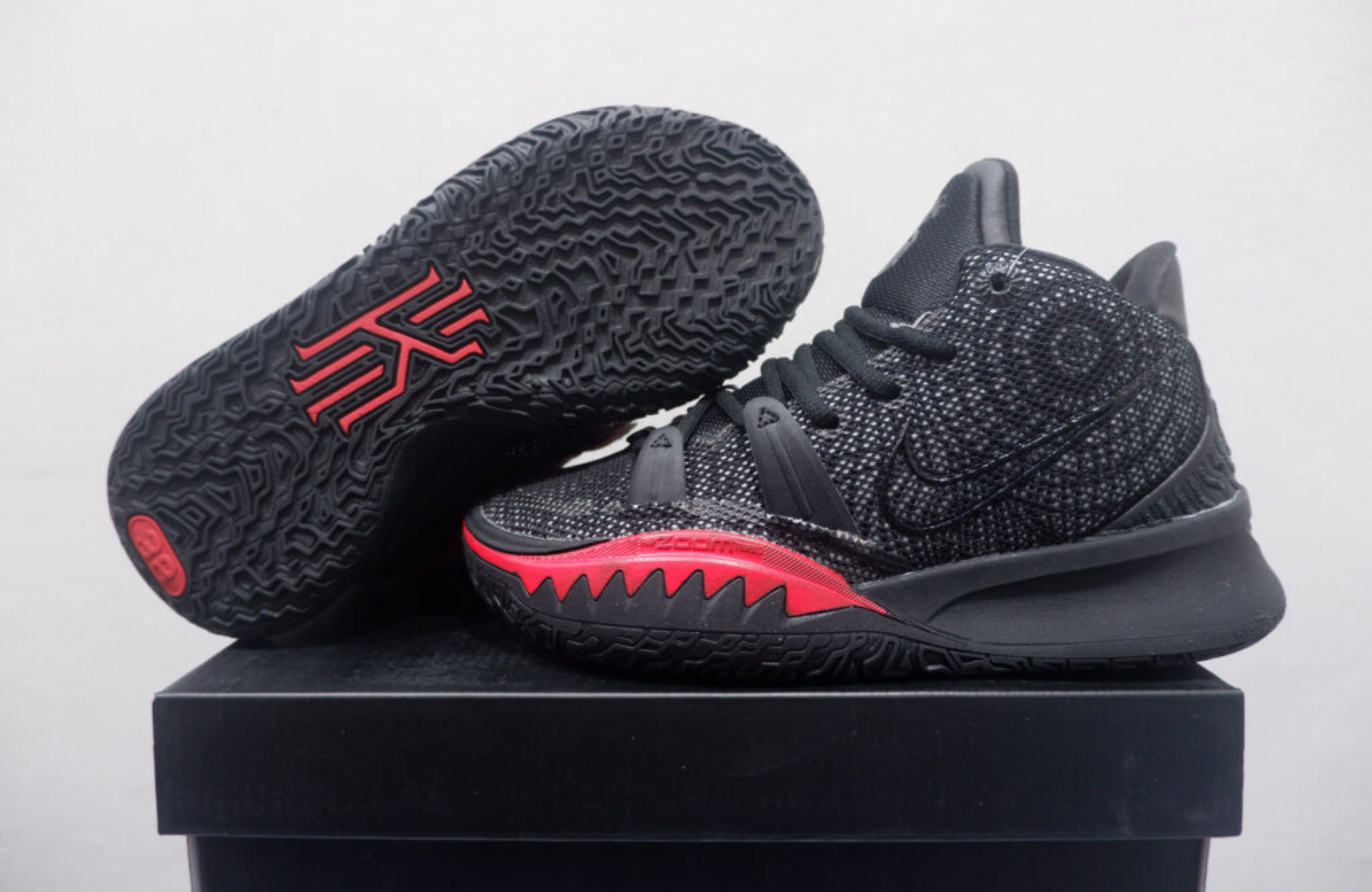 NIKE KYRIE 7 HIGH BRED SIZE 36-39
