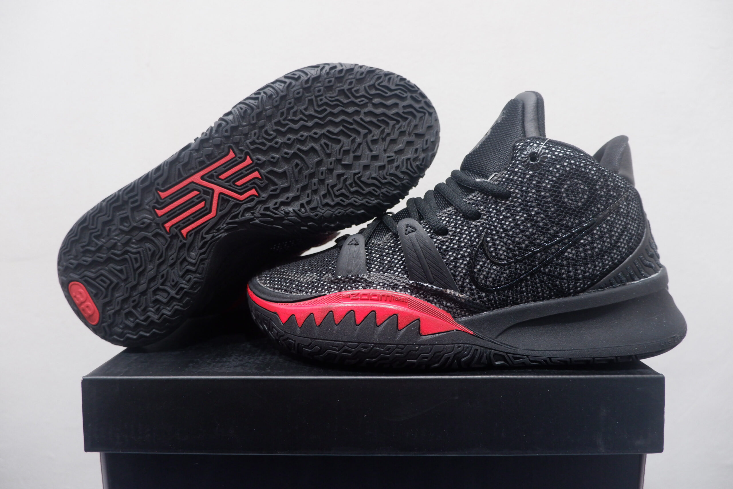 NIKE KYRIE 7 HIGH BRED SIZE 36-39