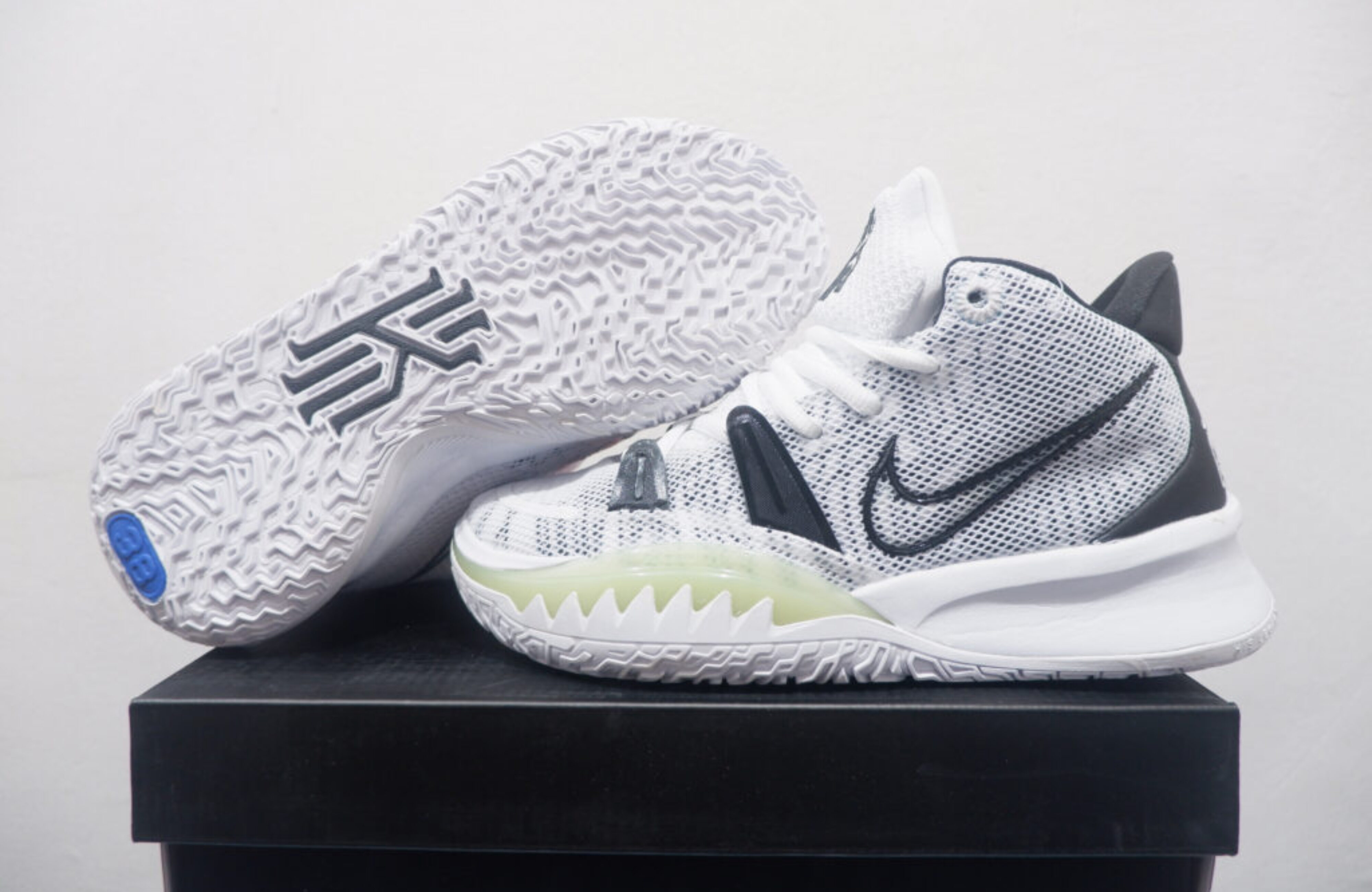 NIKE KYRIE 7 HIGH BROOKLYN HOME SIZE 36-39