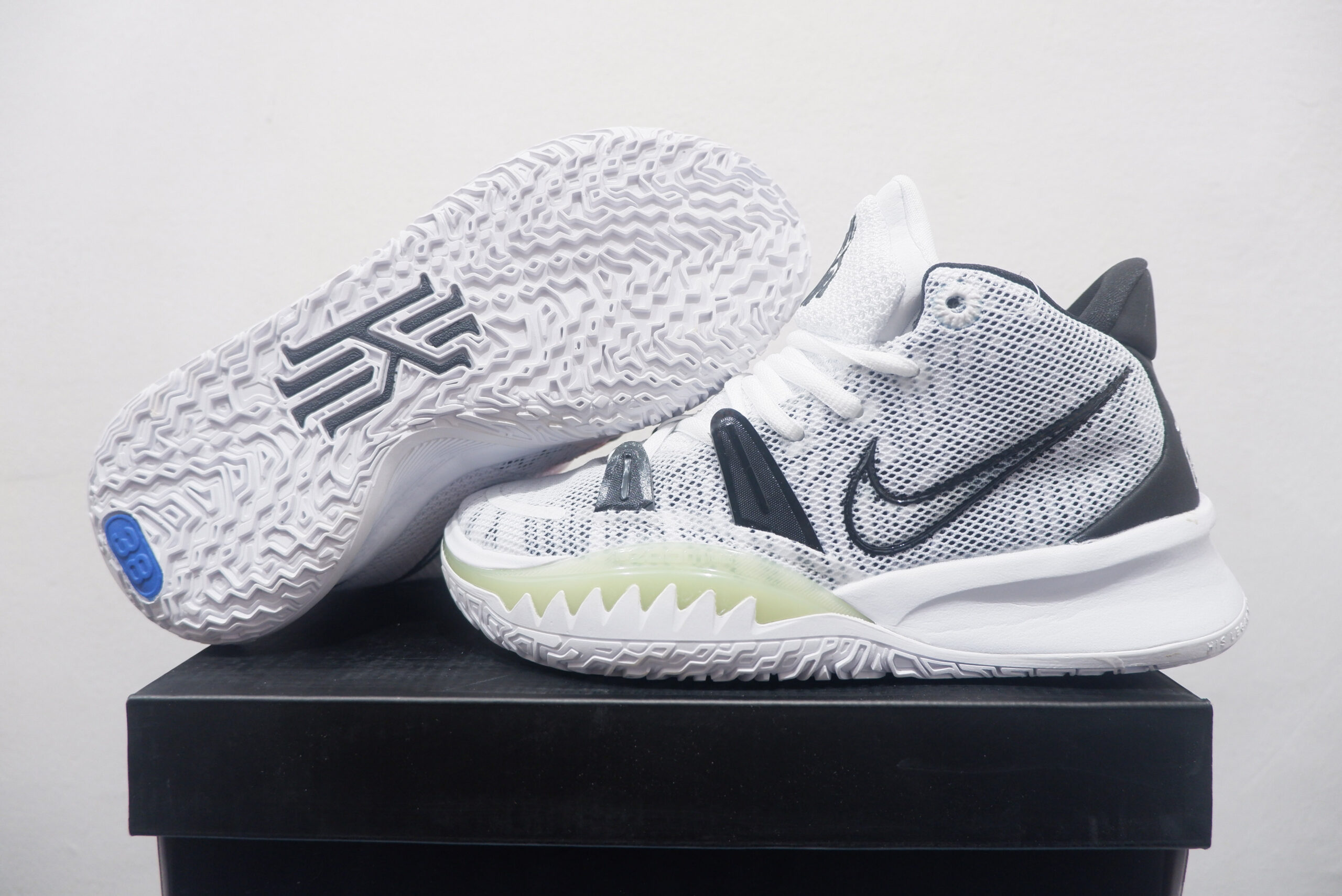 NIKE KYRIE 7 HIGH BROOKLYN HOME SIZE 36-39
