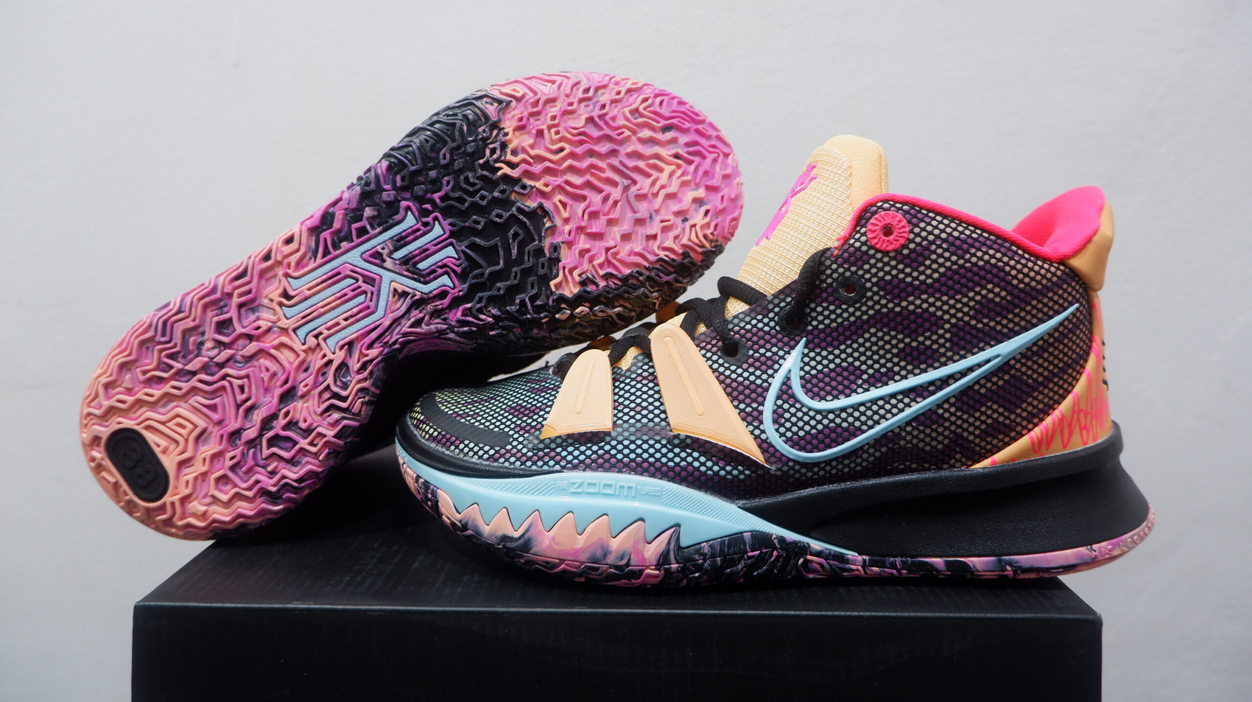 NIKE KYRIE 7 HIGH PRE HEAT SOUNDWAVE SIZE 36-39