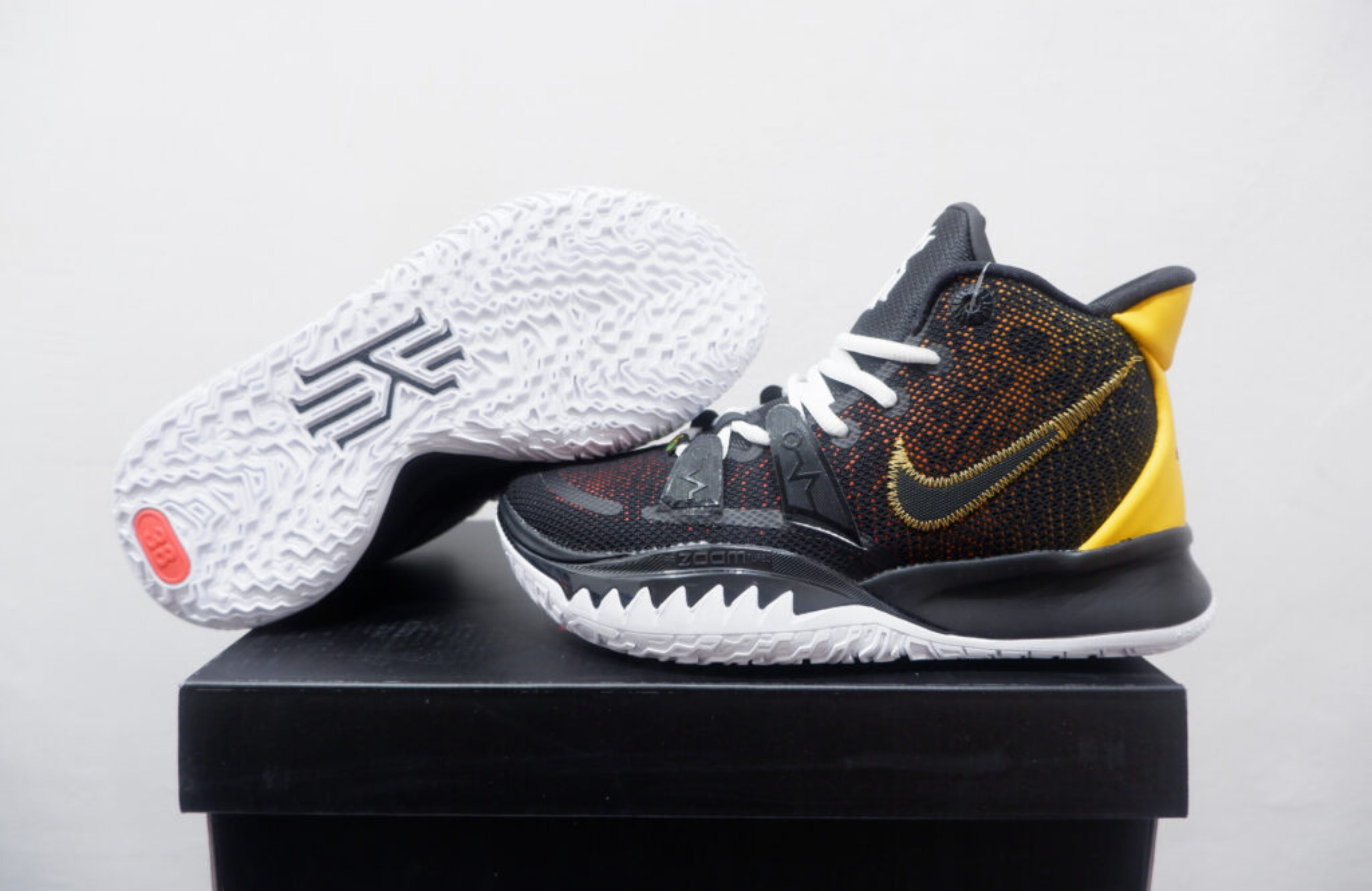 NIKE KYRIE 7 HIGH RAYGUN SIZE 36-39