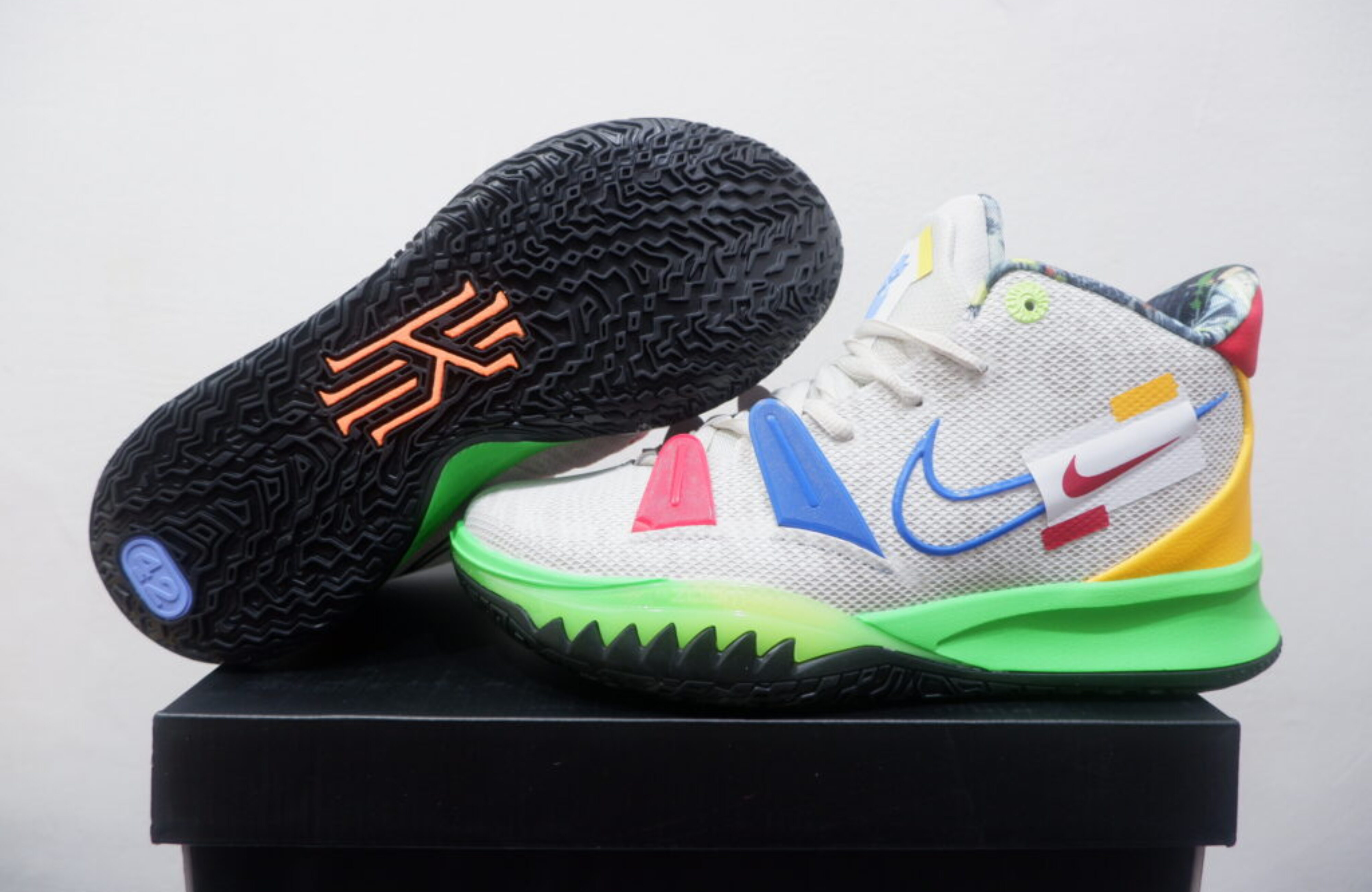 NIKE KYRIE 7 HIGH VISIONS SIZE 36-39