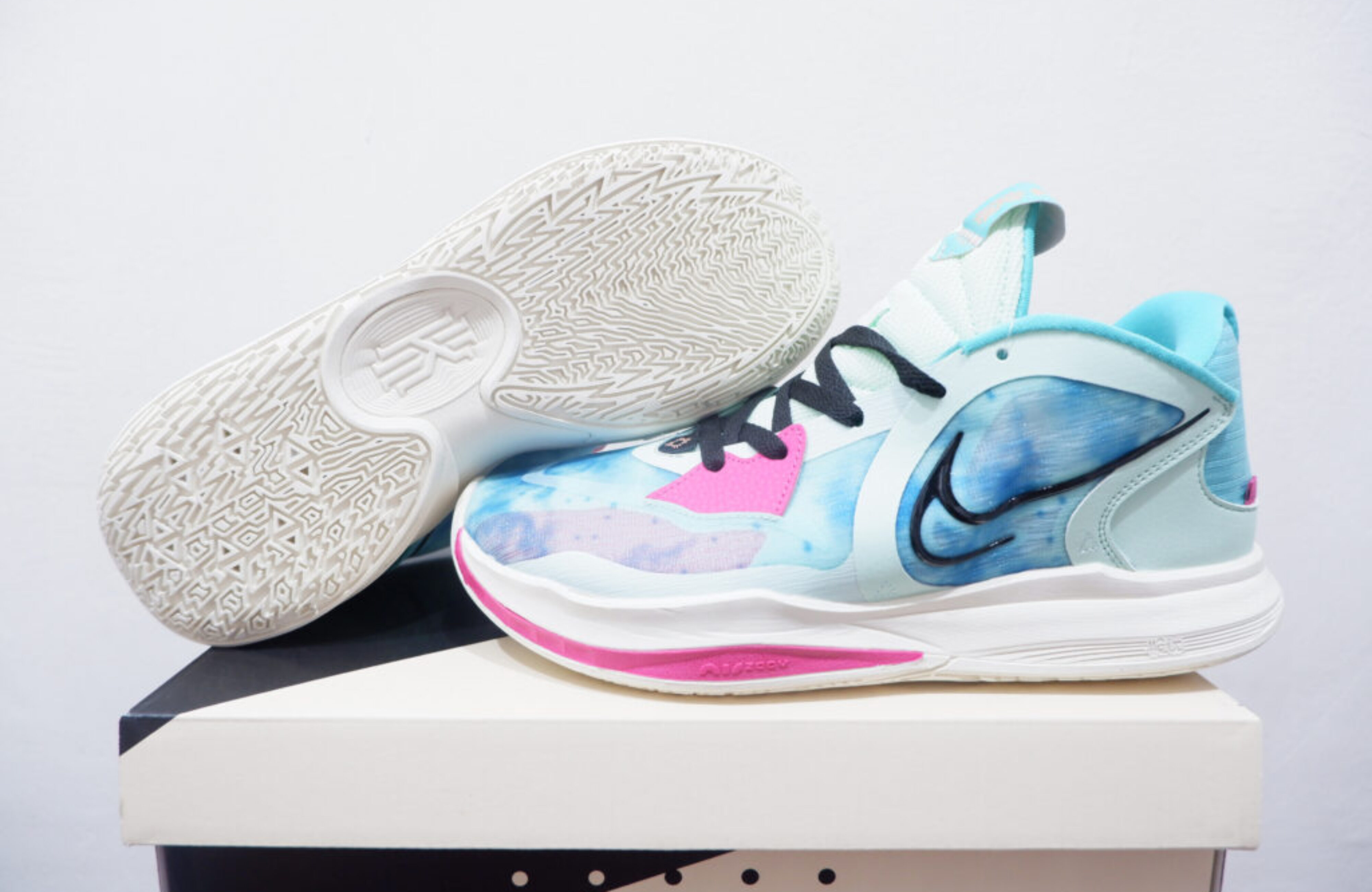 NIKE KYRIE LOW 5 EP COMMUNITY
