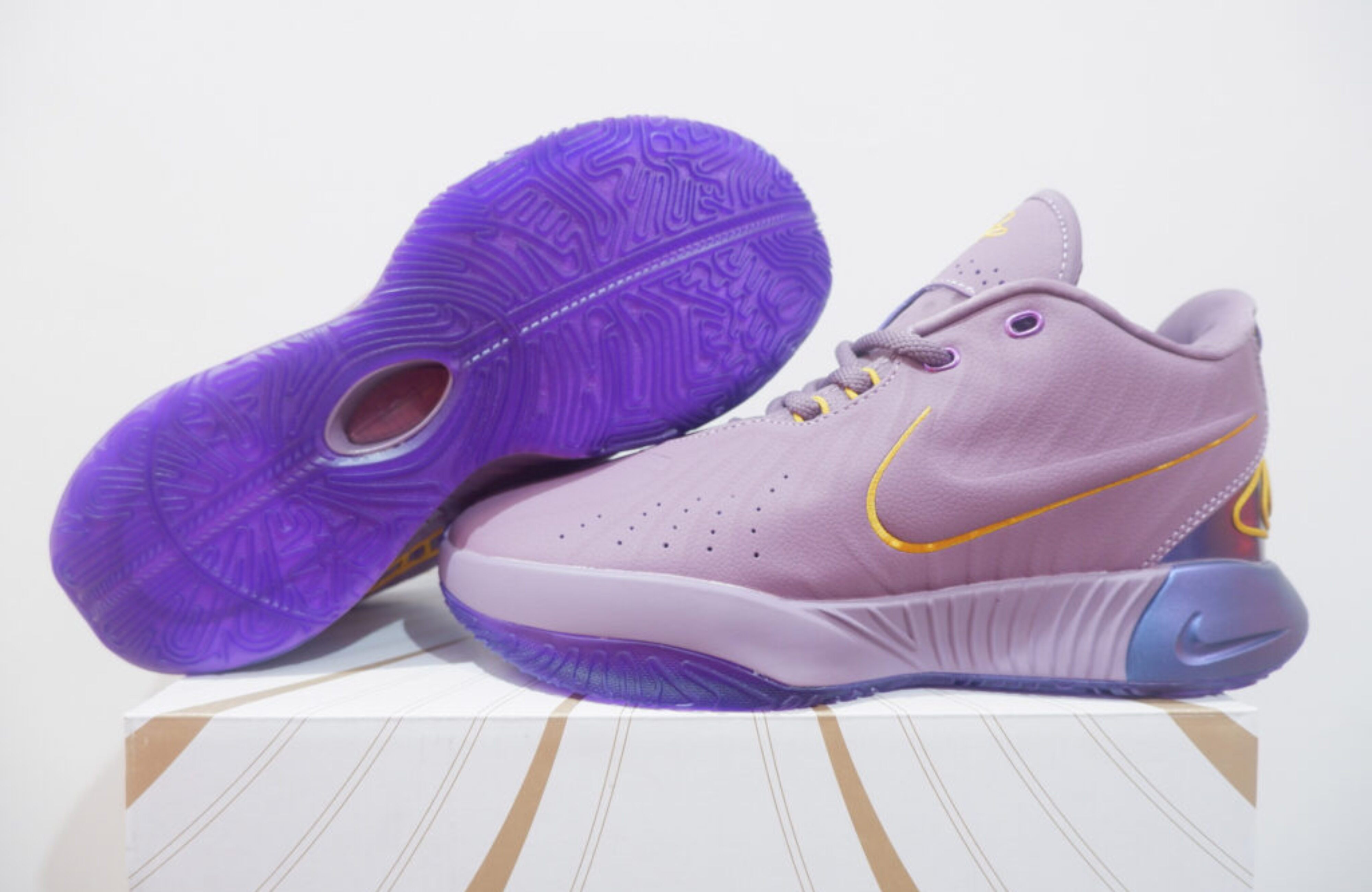 NIKE LEBRON 21 LOW FRESH WATER SIZE 36-39