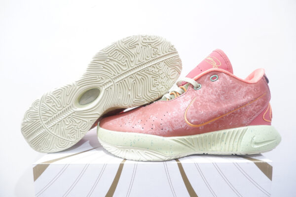 NIKE LEBRON 21 LOW QUEEN CONCH