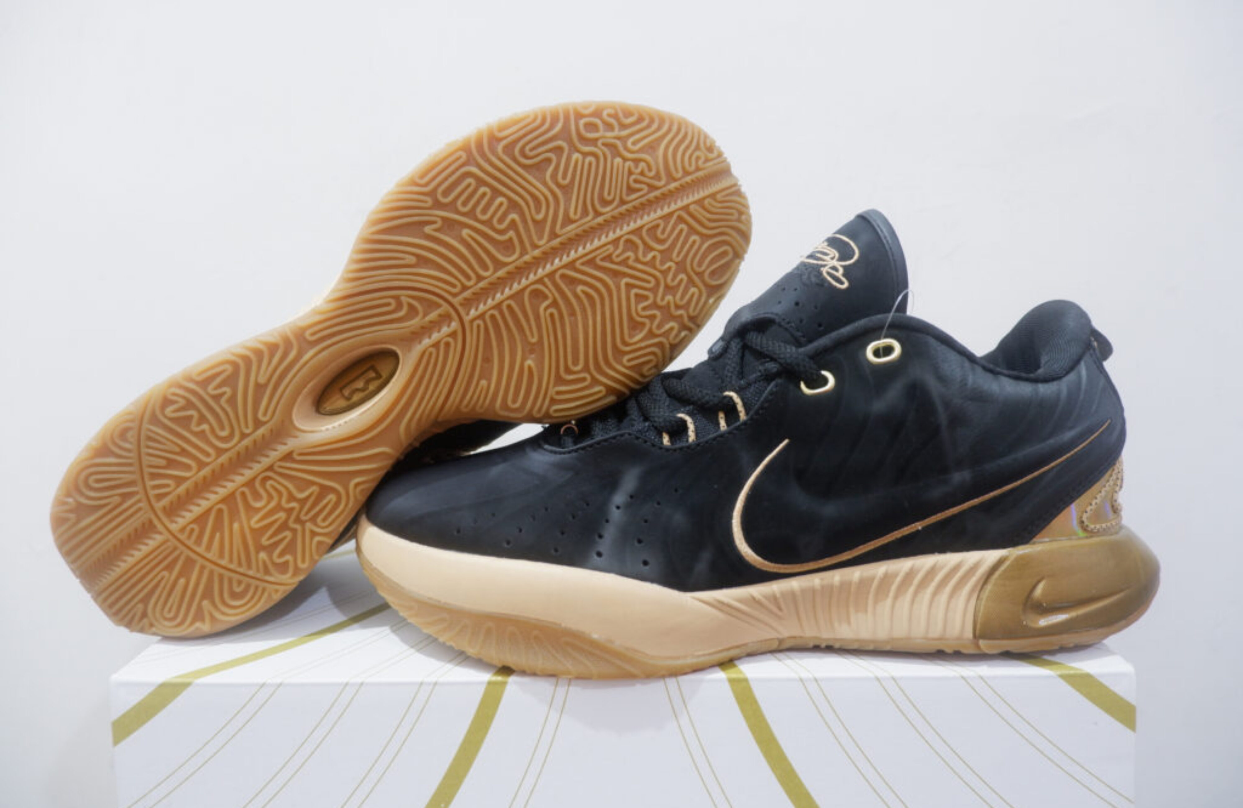 NIKE LEBRON 21 LOW WNBA FINALS