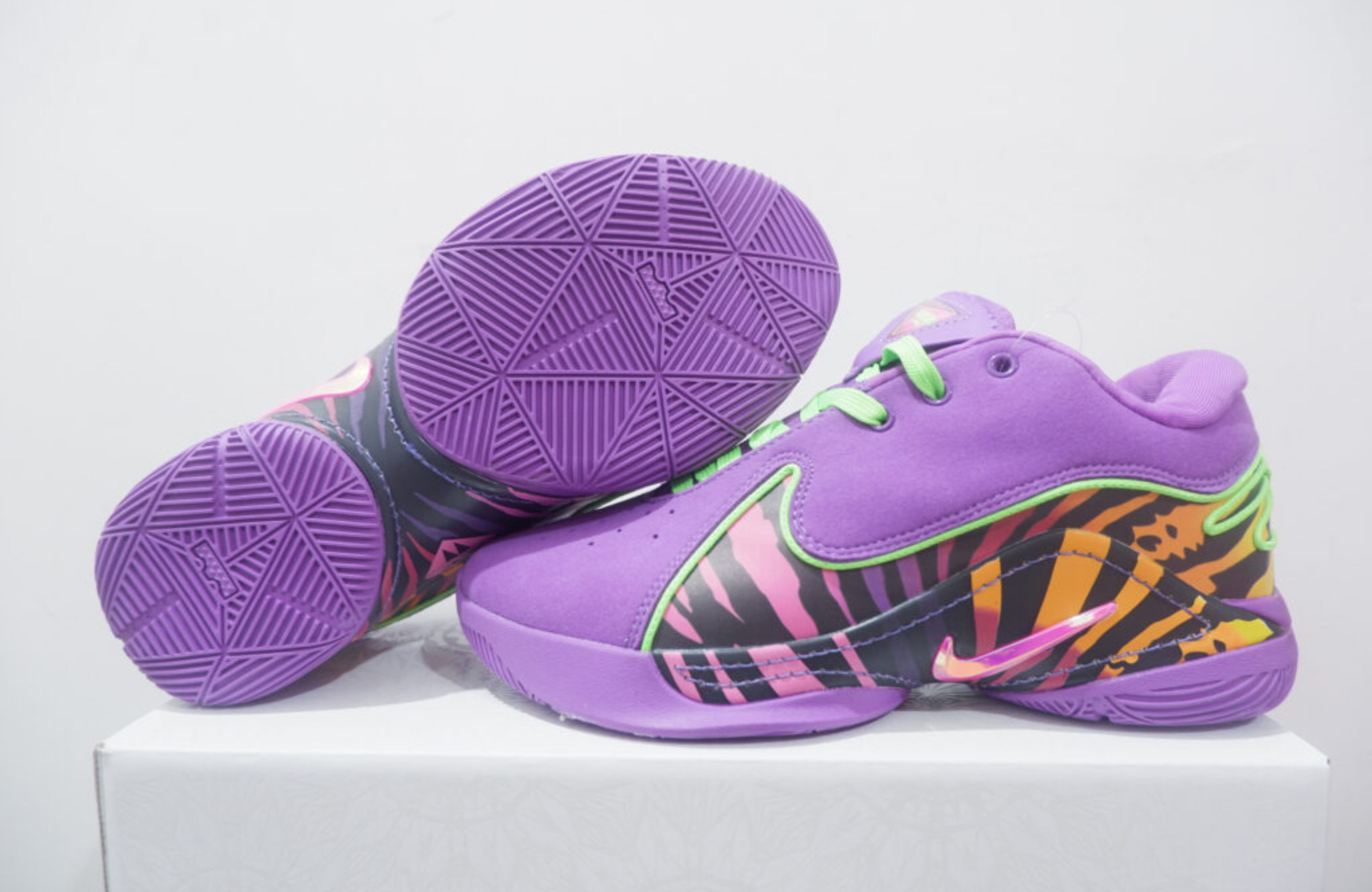 NIKE LEBRON 22 LOW PURPLE LEOPARD