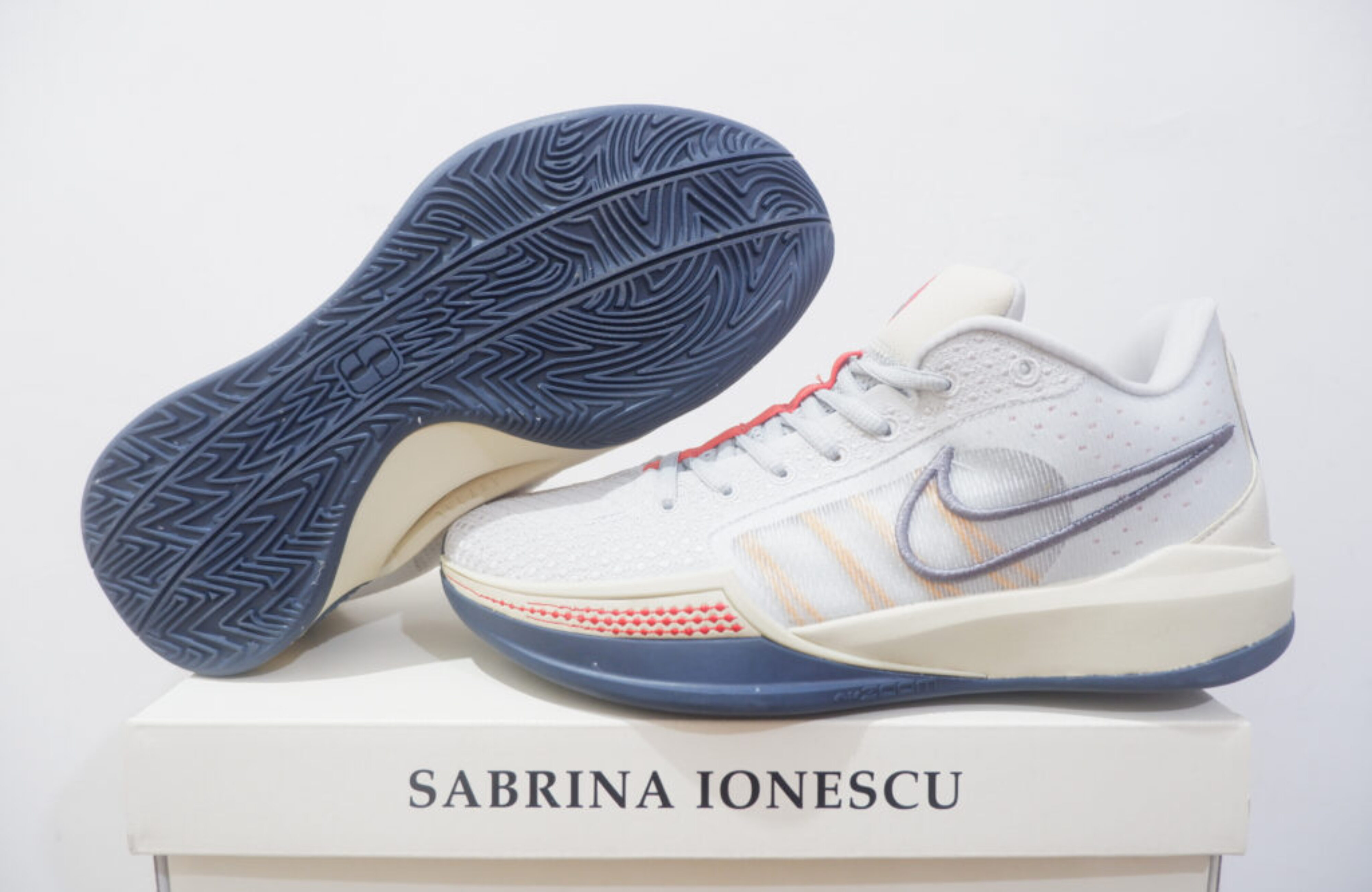 NIKE SABRINA 1 LOW GROUNDED