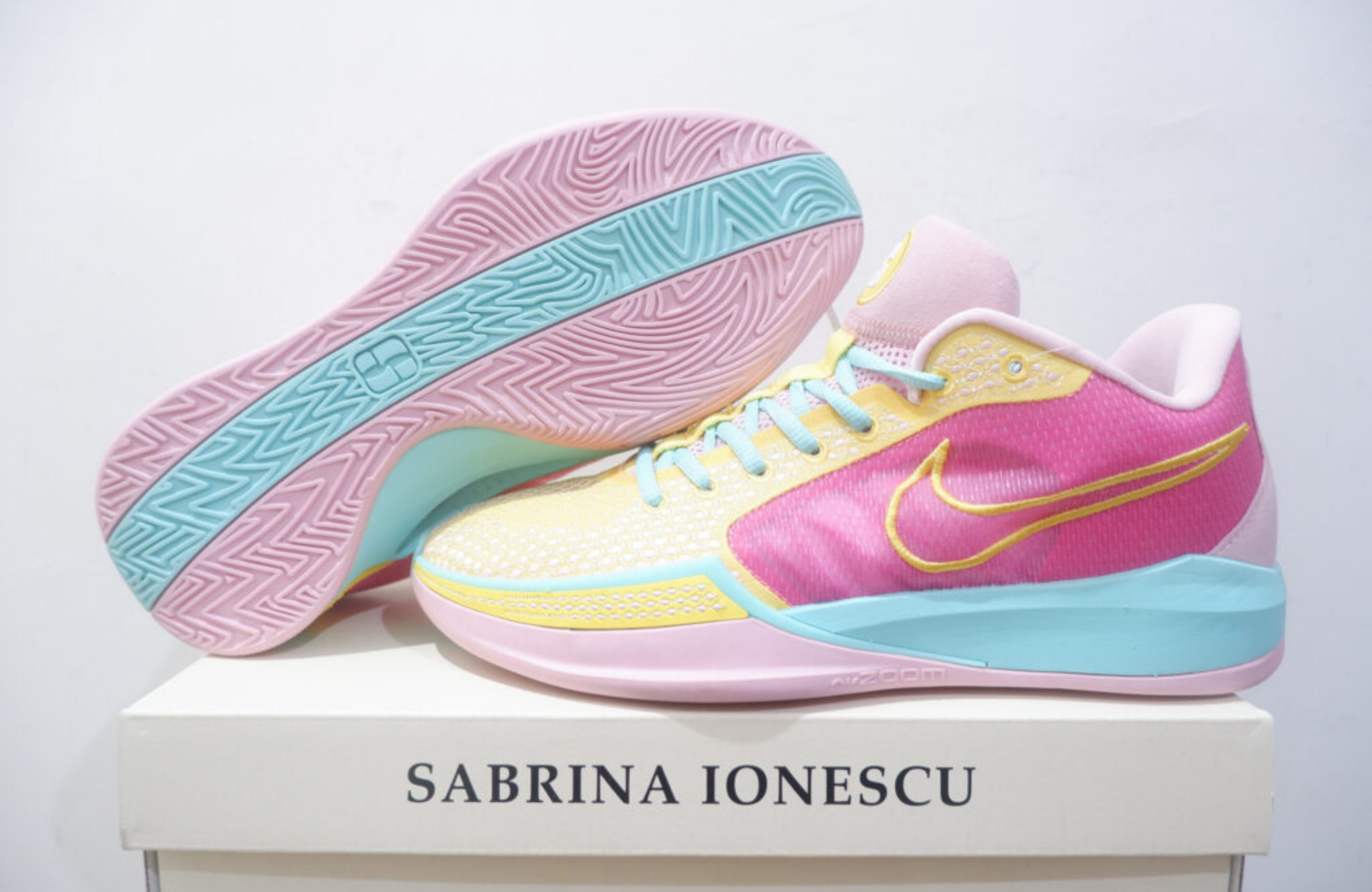 NIKE SABRINA 1 LOW MULTICOLOR