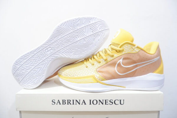 NIKE SABRINA 1 LOW TB UNIVERSITY GOLD