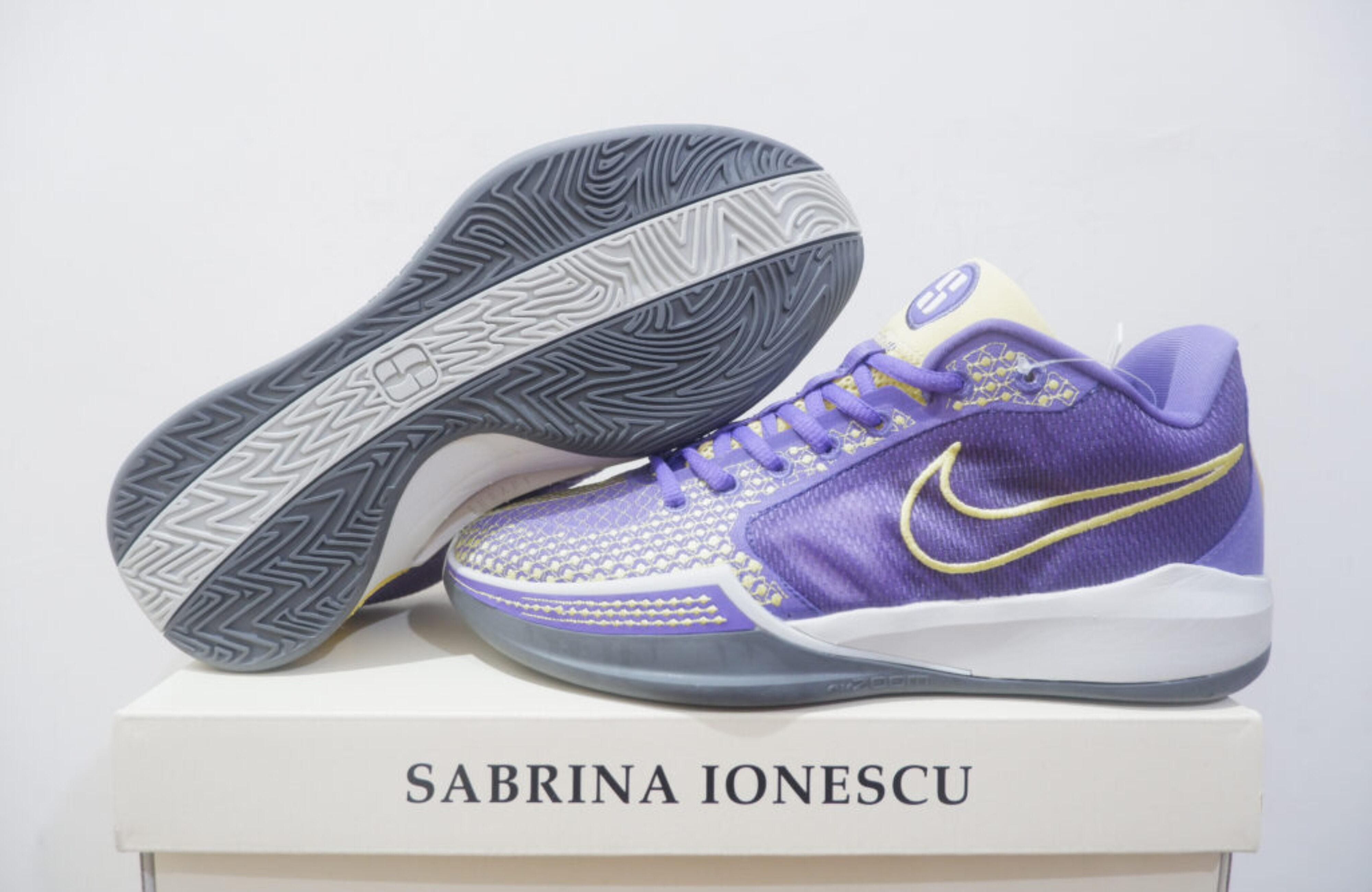 NIKE SABRINA 1 LOW VIVID PURPLE