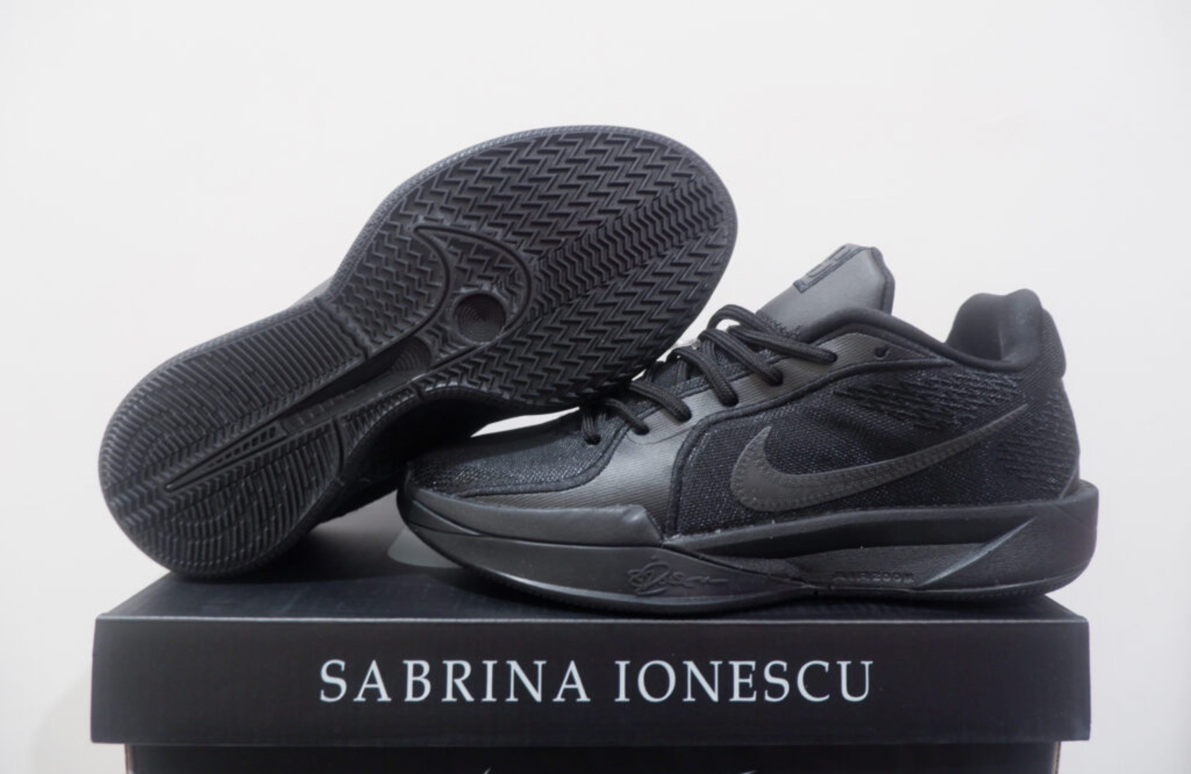 NIKE SABRINA 2 LOW BLACKOUT SIZE 36-39