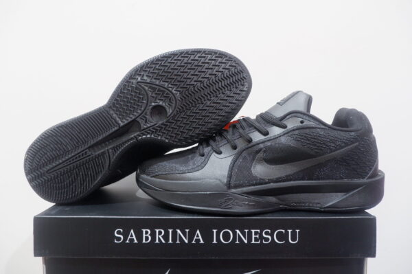 NIKE SABRINA 2 LOW BLACKOUT