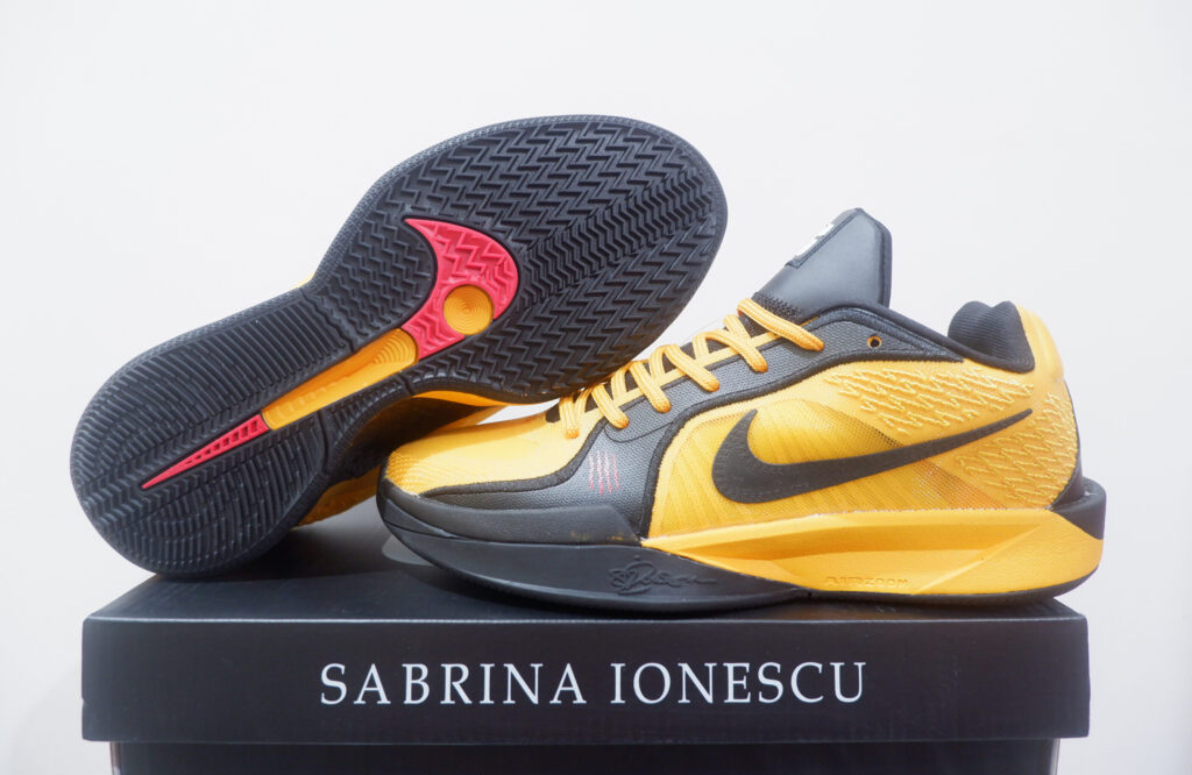 NIKE SABRINA 2 LOW BRUCE LEE