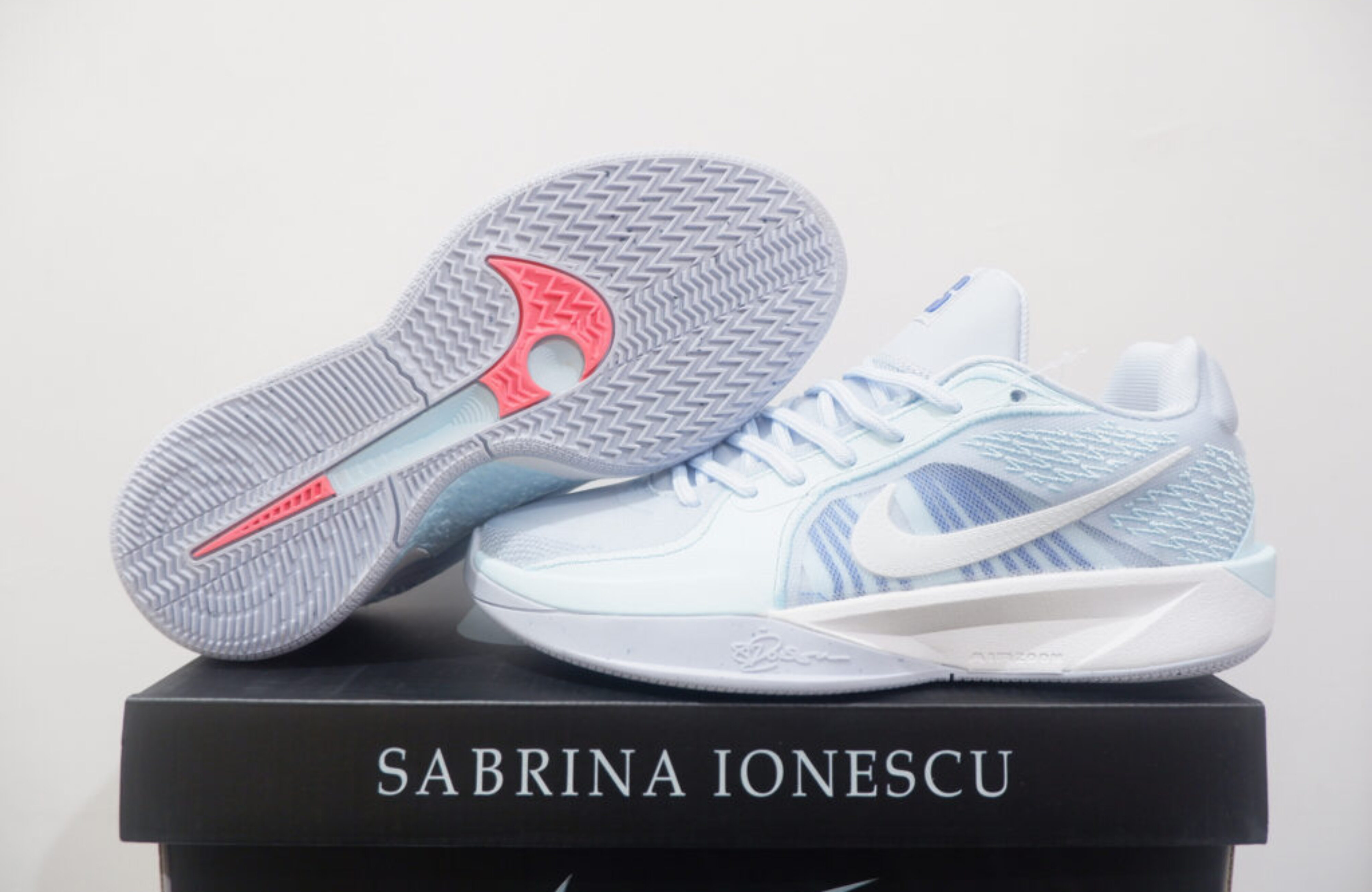 NIKE SABRINA 2 LOW CONDUCTOR SIZE 36-39