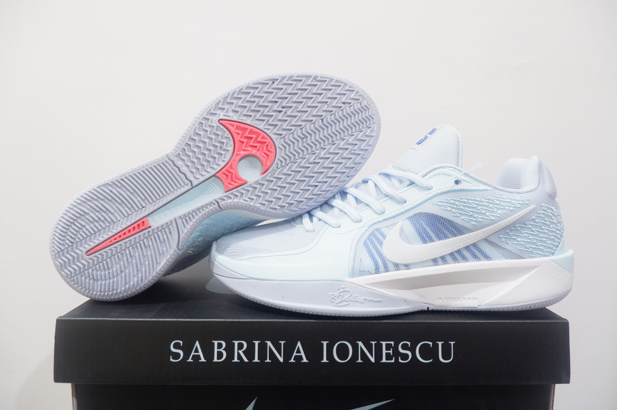 NIKE SABRINA 2 LOW CONDUCTOR SIZE 36-39