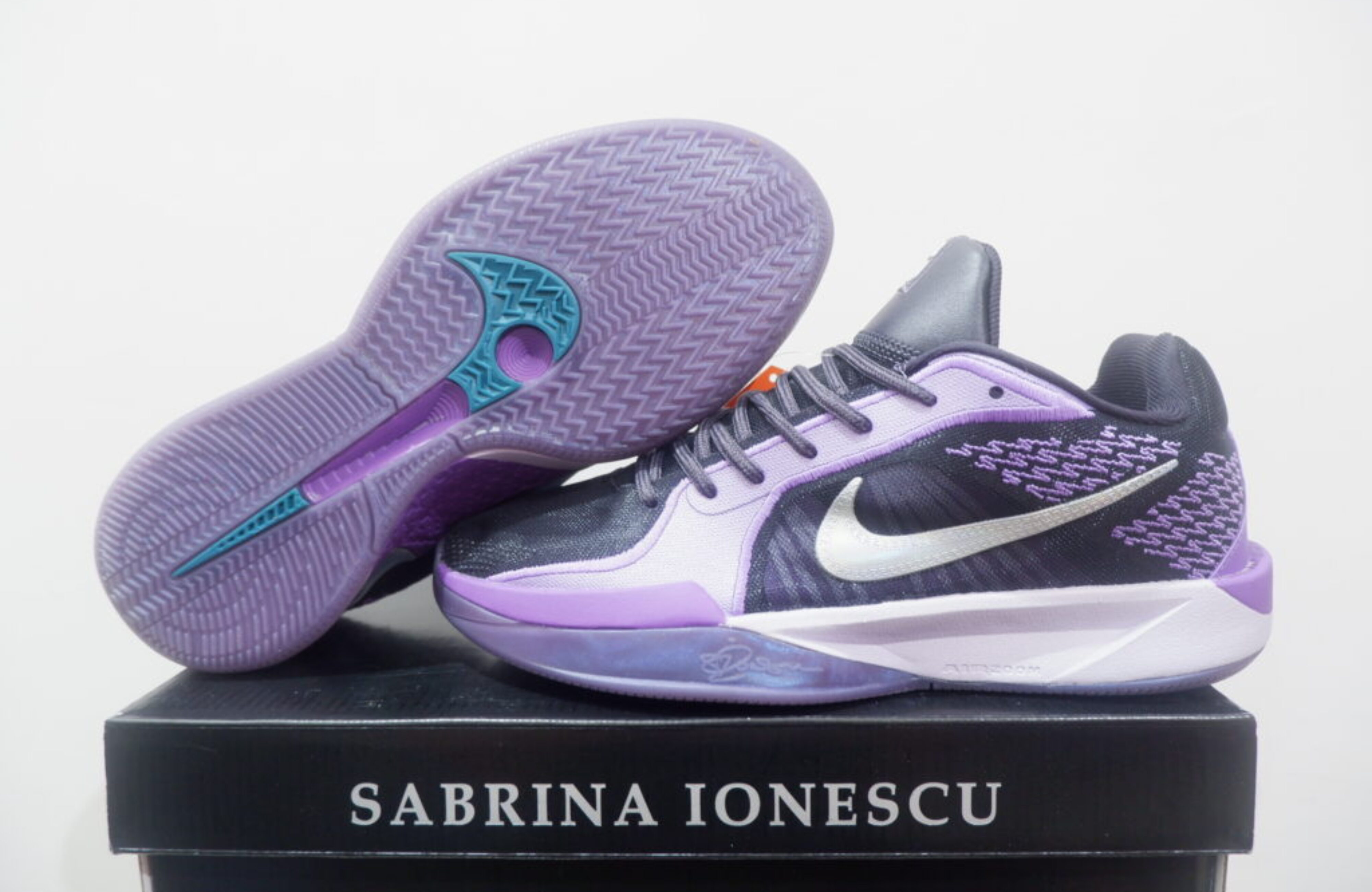 NIKE SABRINA 2 LOW COURT VISION