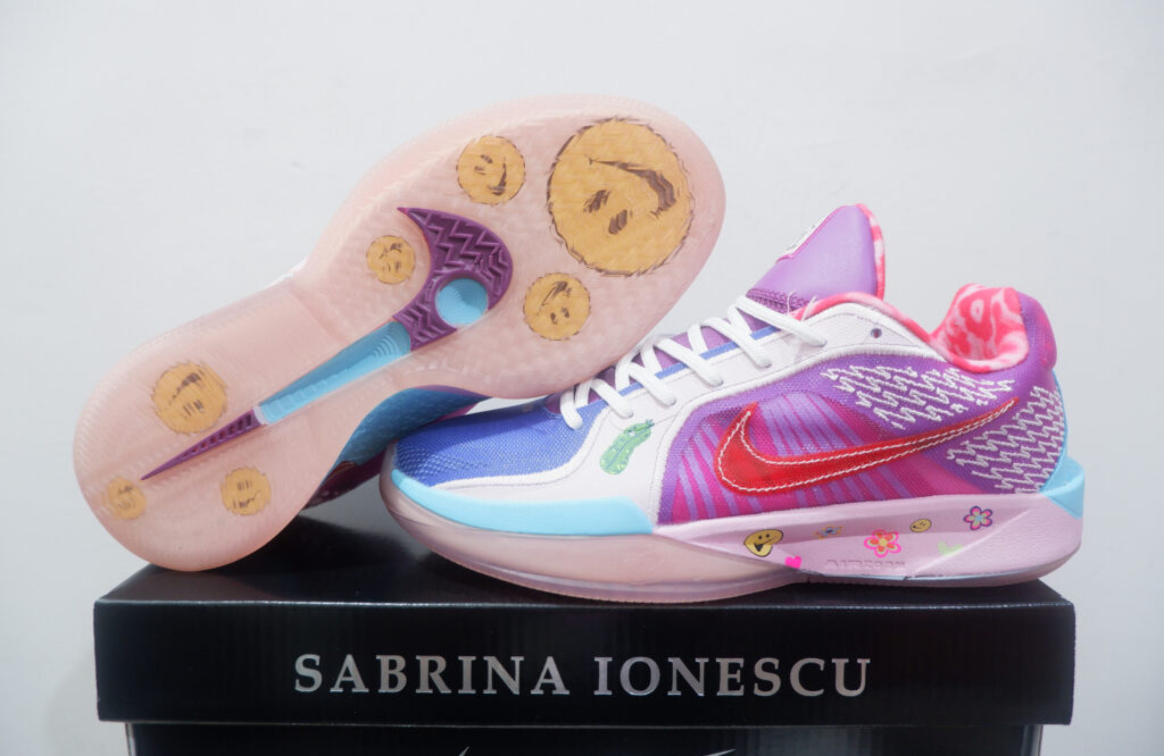 NIKE SABRINA 2 LOW DOERNBECHER SIZE 36-39