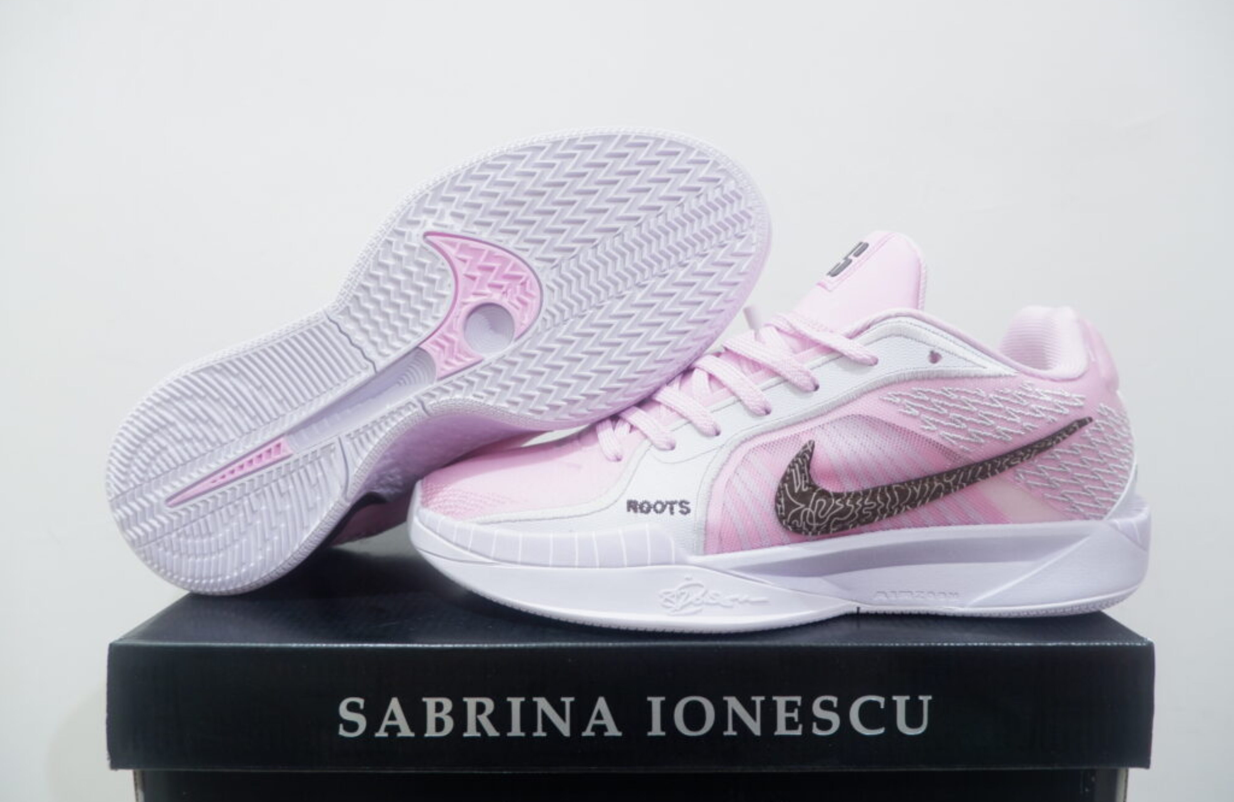 NIKE SABRINA 2 LOW EYBL PINK