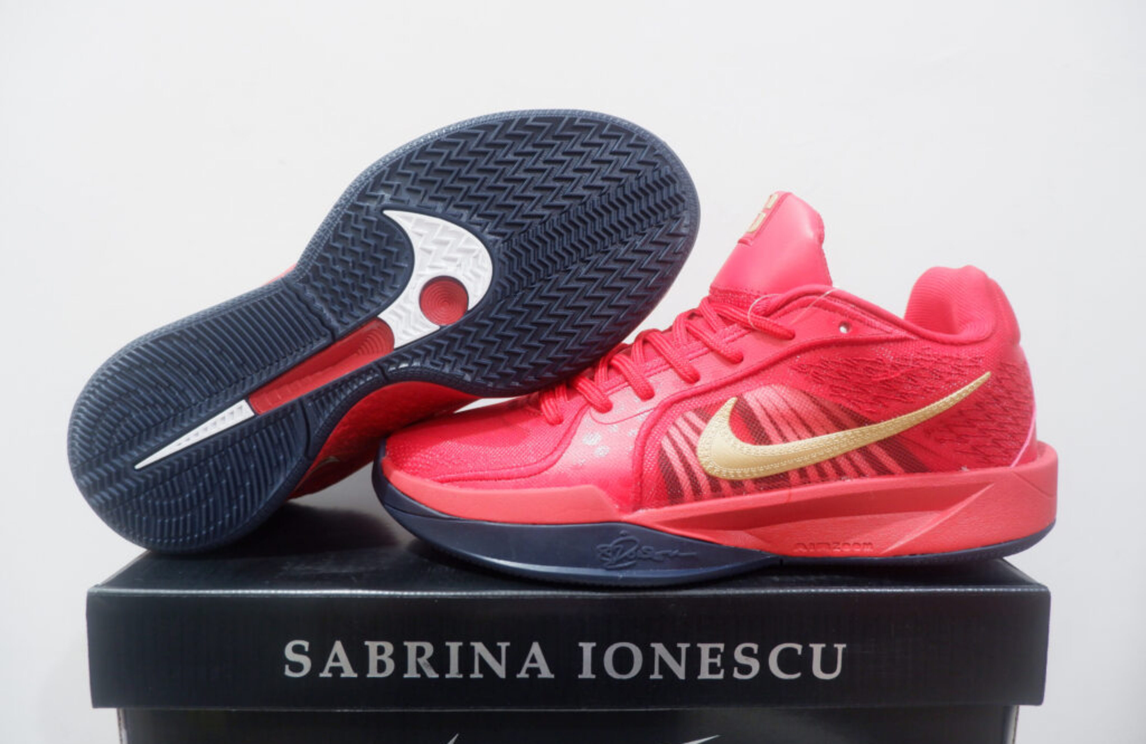 NIKE SABRINA 2 LOW GOLD MEDAL SIZE 36-39