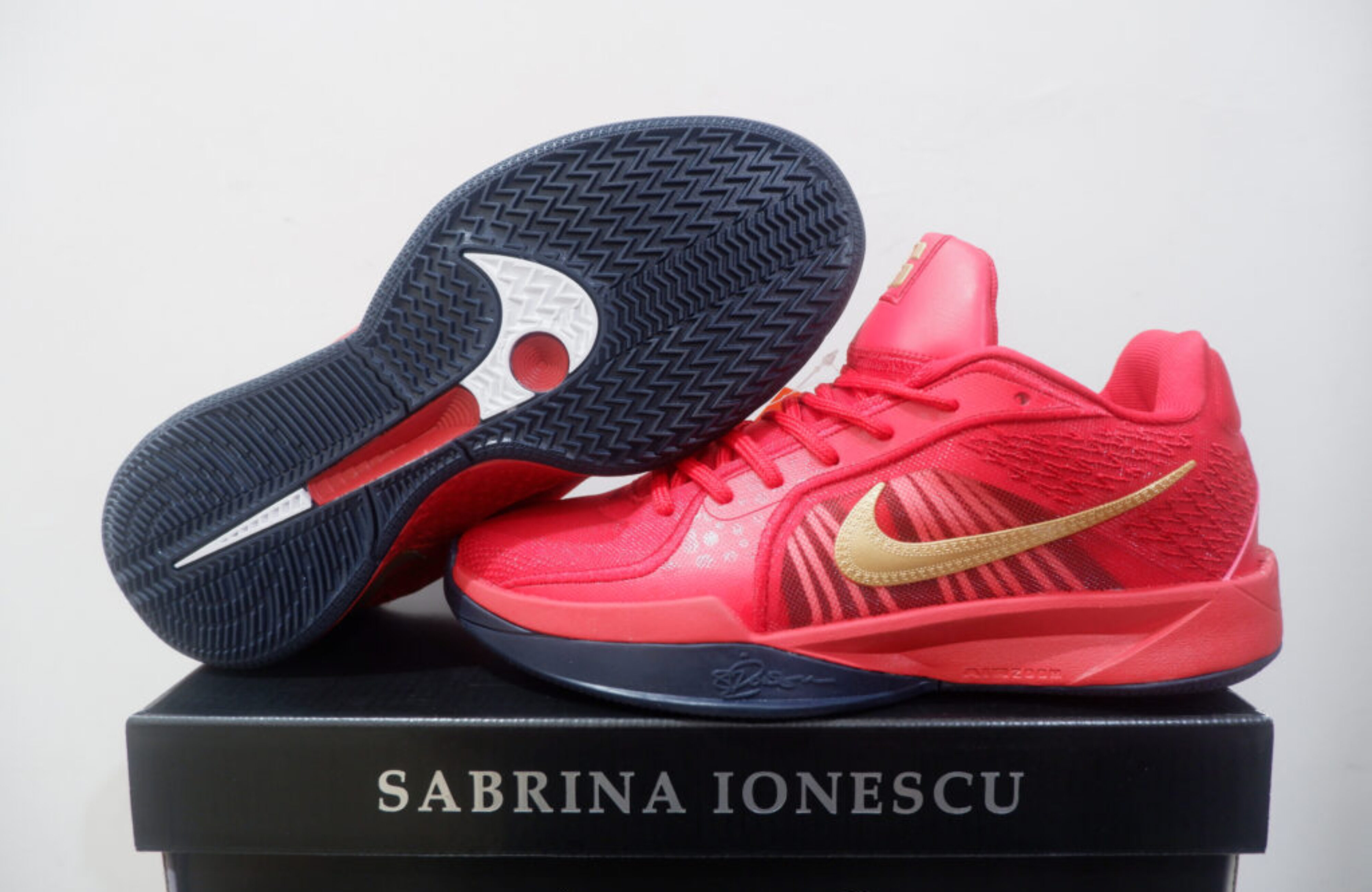 NIKE SABRINA 2 LOW GOLD MEDAL