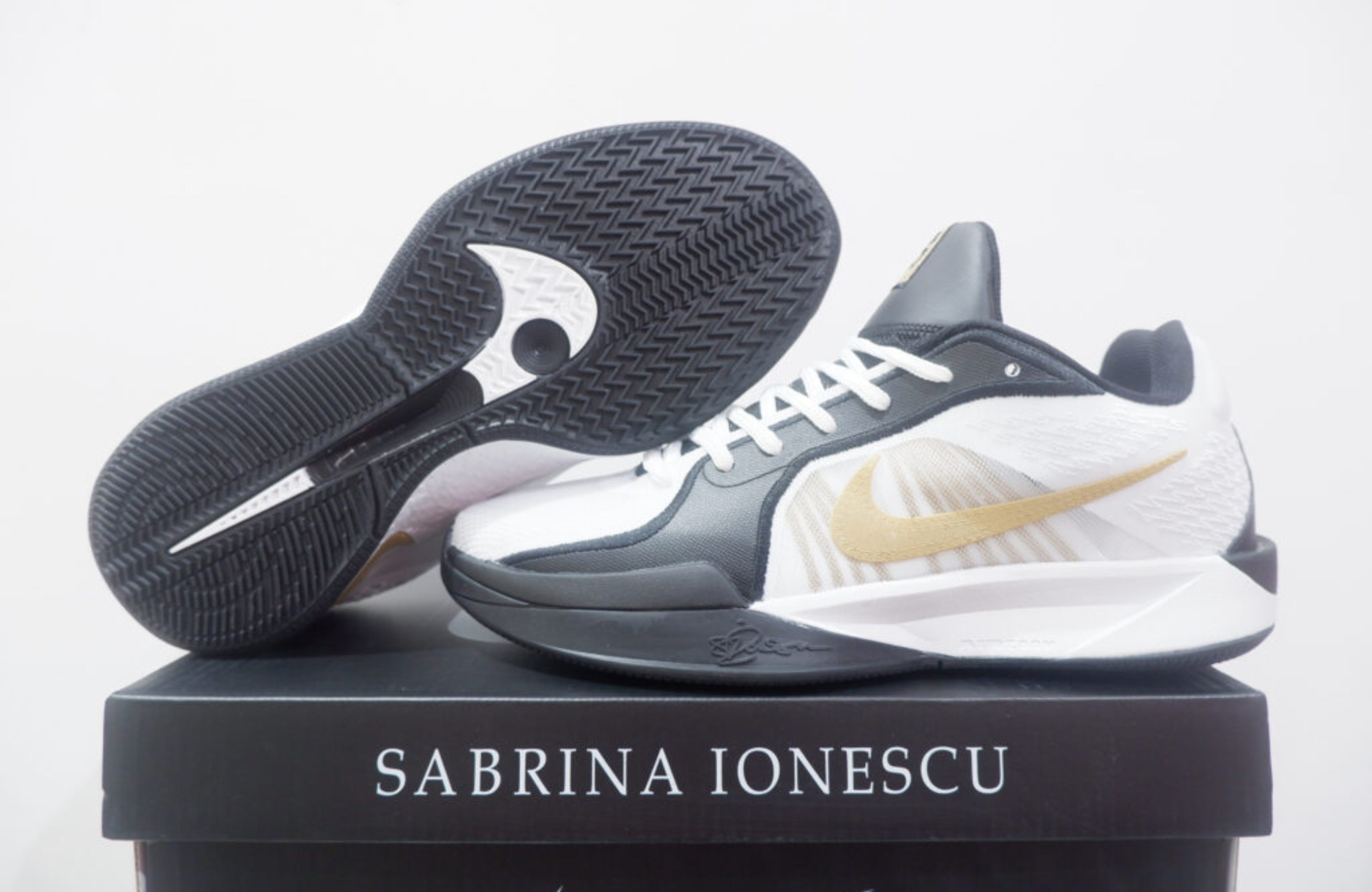 NIKE SABRINA 2 LOW GOLD QUEST