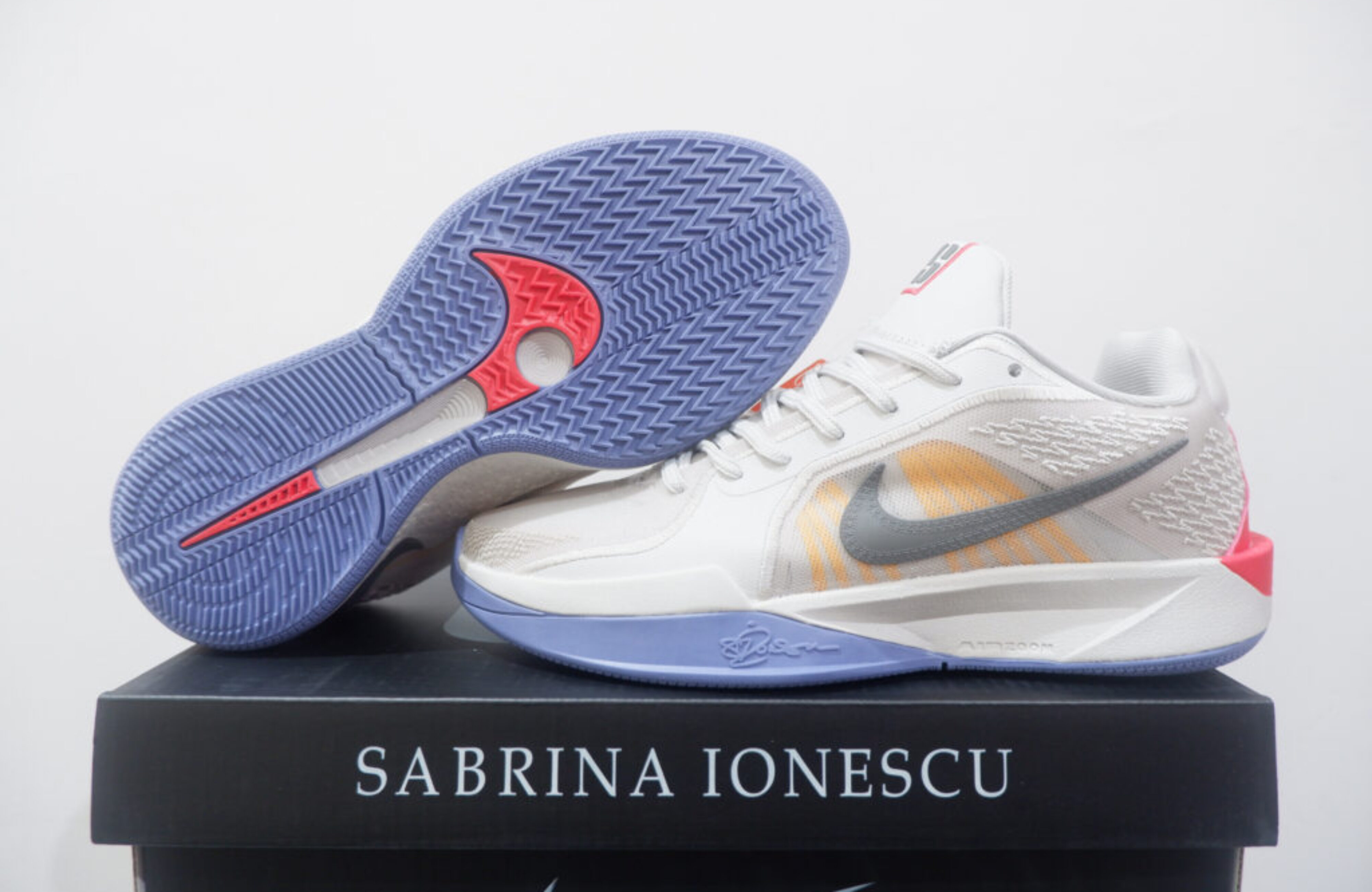 NIKE SABRINA 2 LOW GROUNDED SIZE 36-39