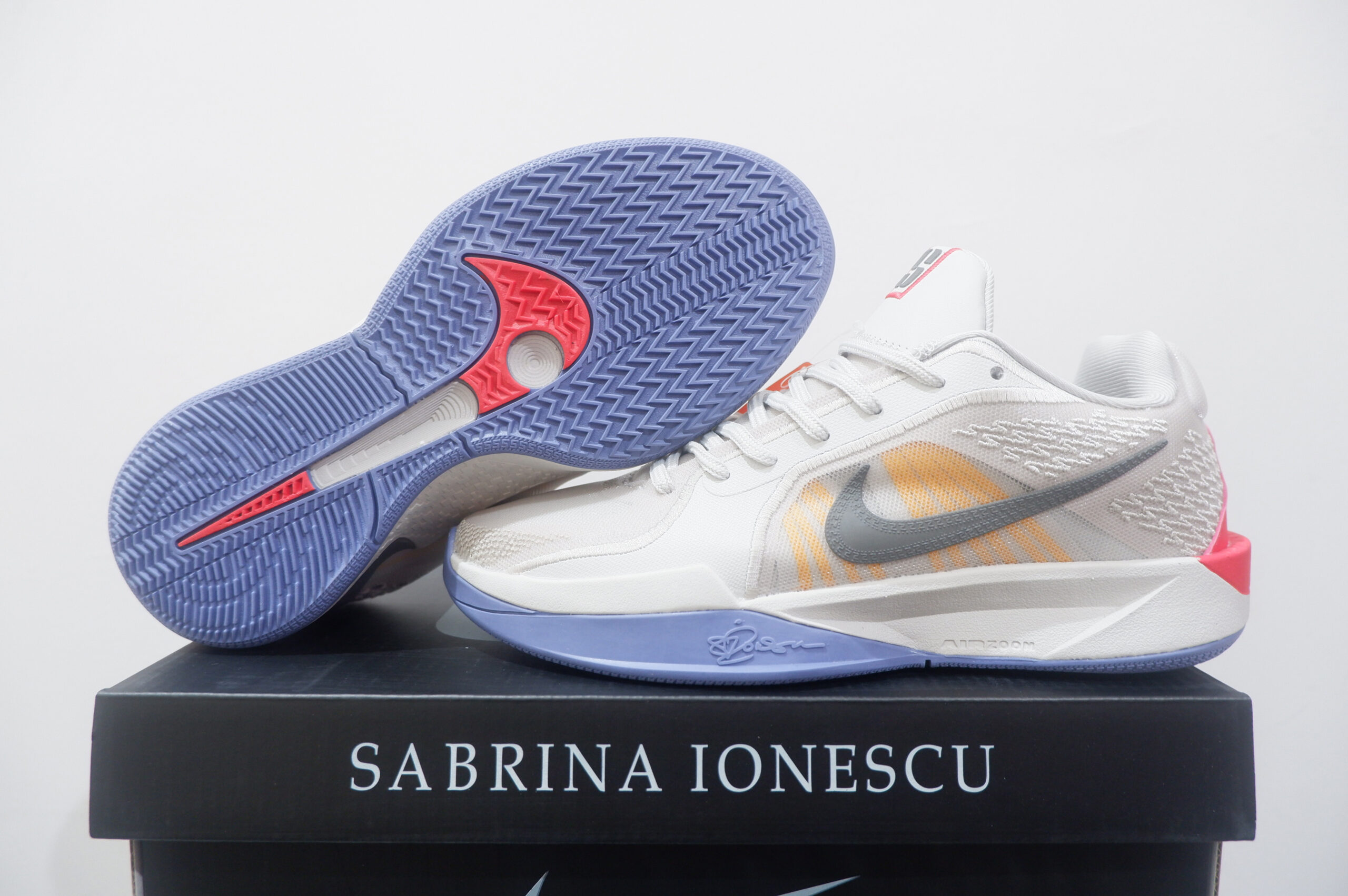NIKE SABRINA 2 LOW GROUNDED SIZE 36-39
