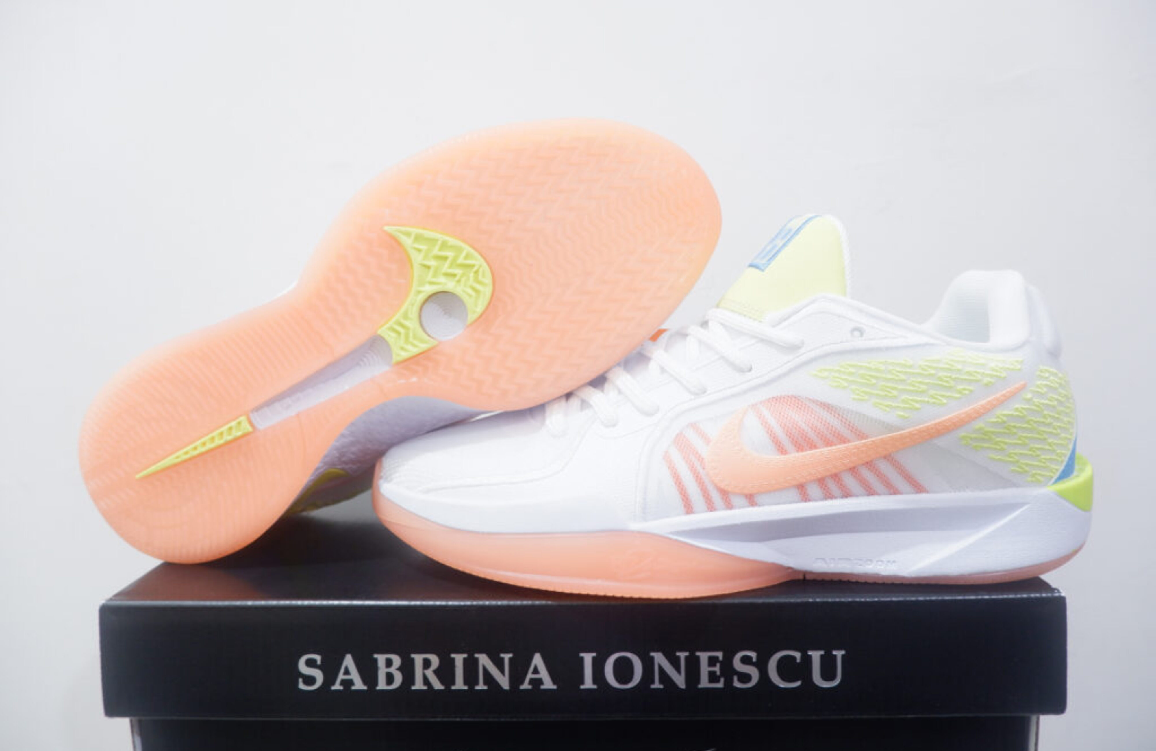 NIKE SABRINA 2 LOW HESI HITTER