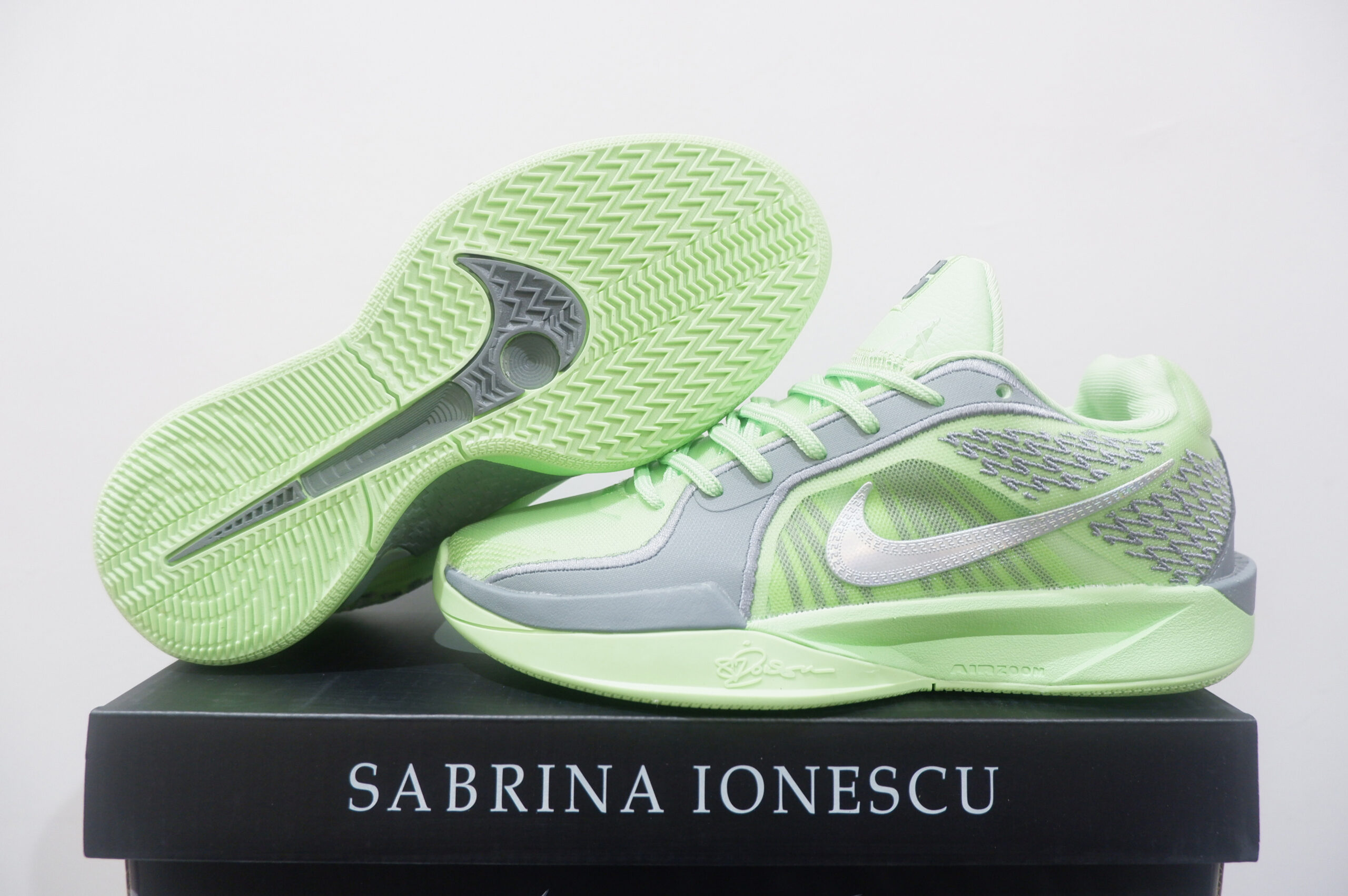 NIKE SABRINA 2 LOW NEW YORK LIBERTY SIZE 36-39