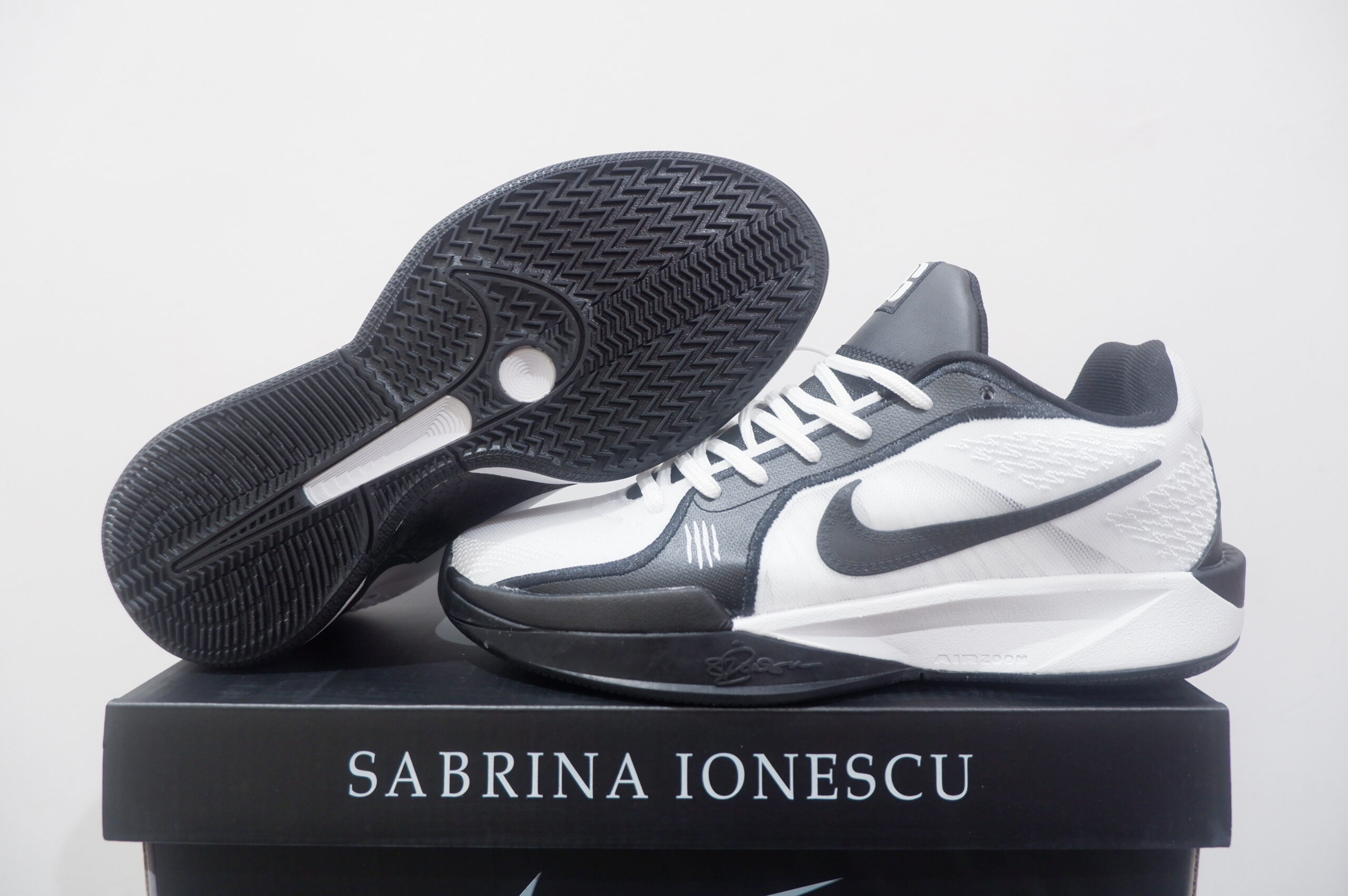 NIKE SABRINA 2 LOW PANDA SIZE 36-39