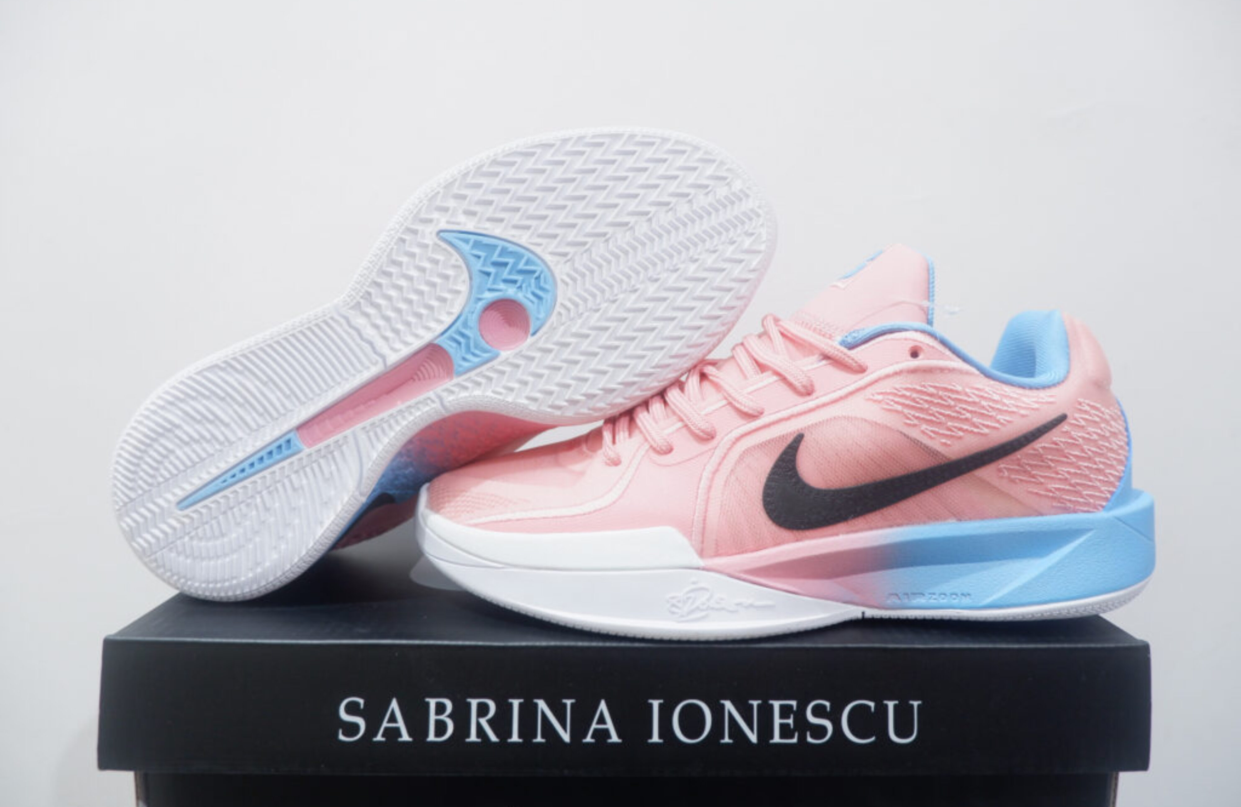NIKE SABRINA 2 LOW PEACH GUM SIZE 36-39