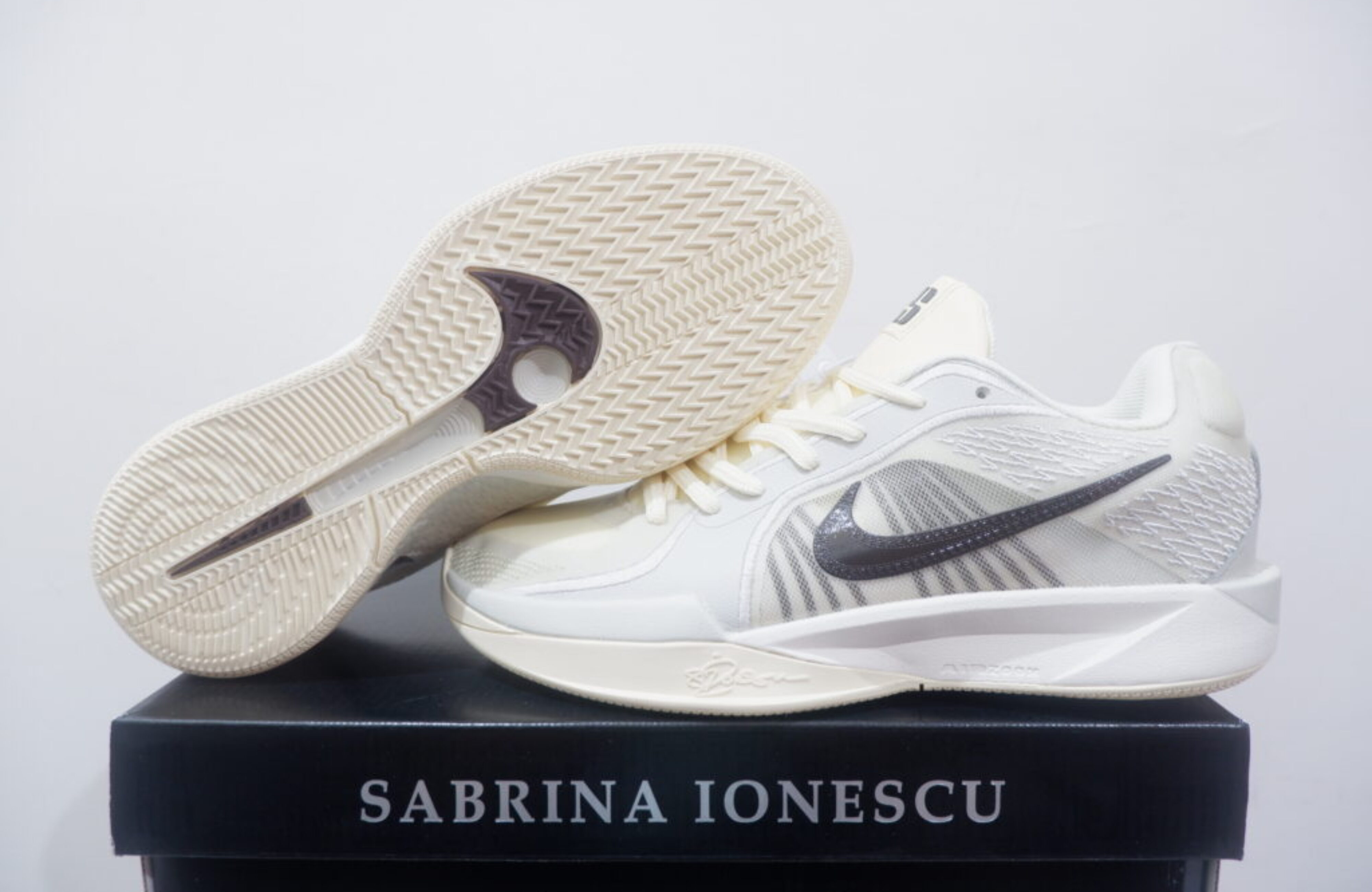 NIKE SABRINA 2 LOW RELENTLESS