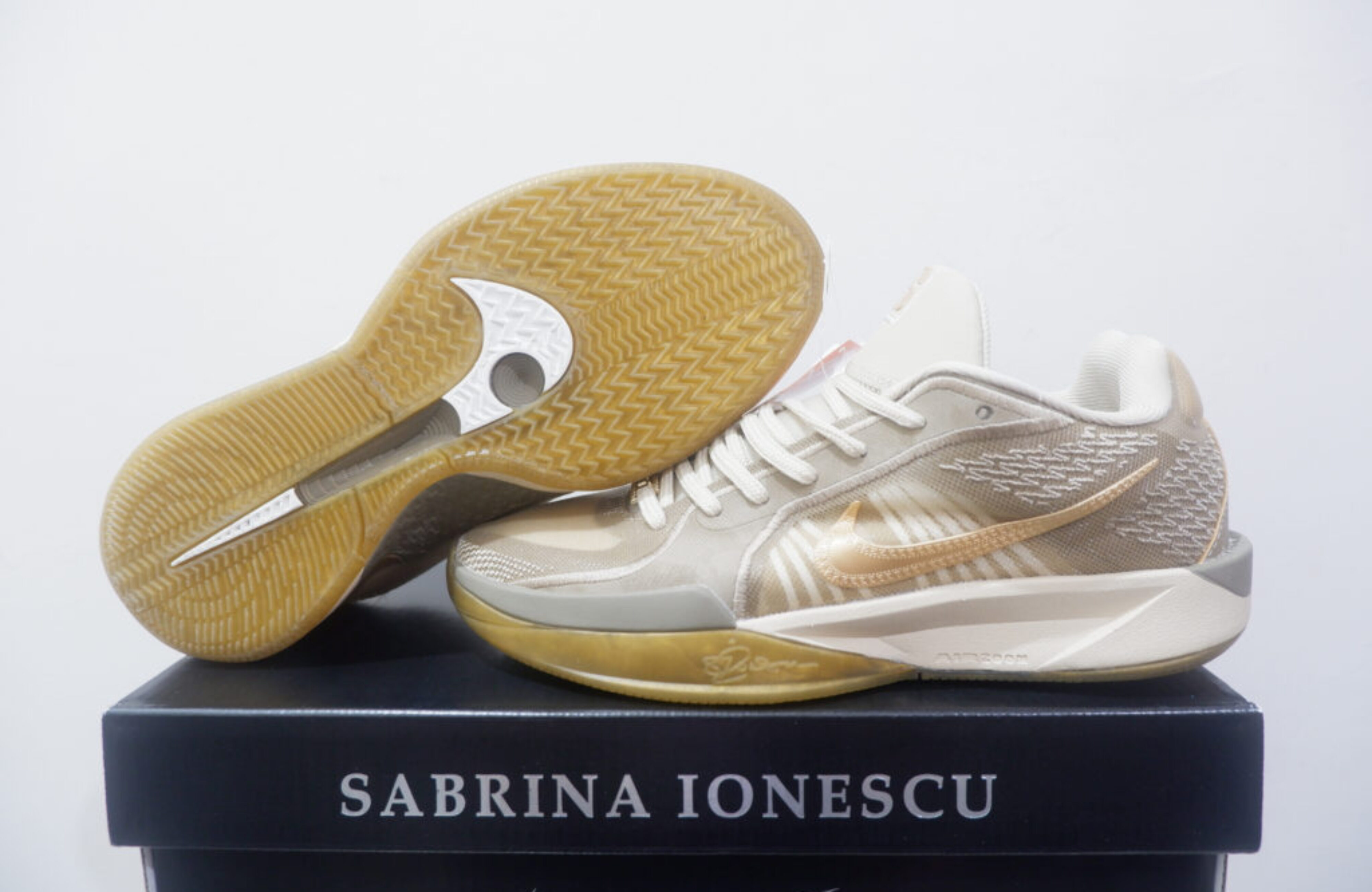 NIKE SABRINA 2 LOW STRONGER THAN GOLD
