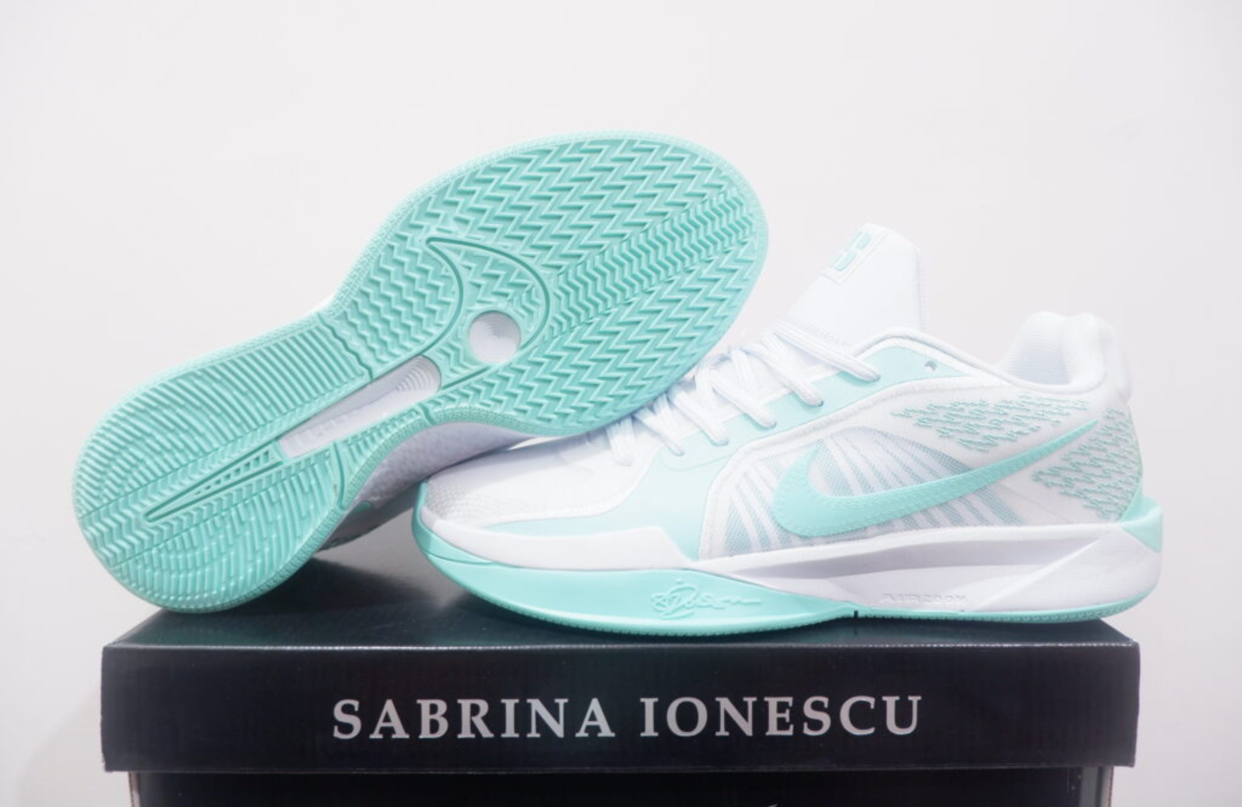 NIKE SABRINA 2 LOW WHITE MINT